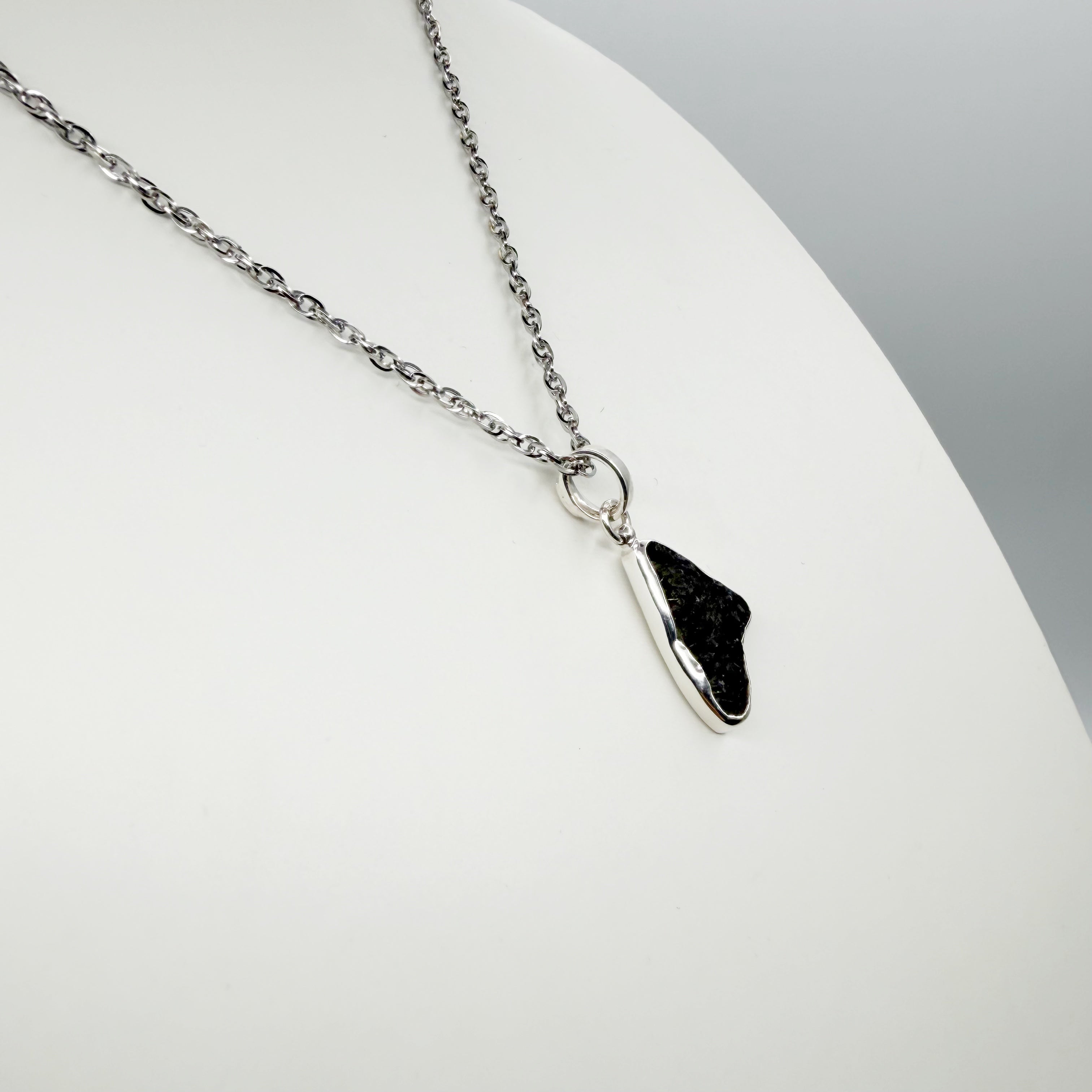 Ciondolo Moldavite Grezza e Argento 925