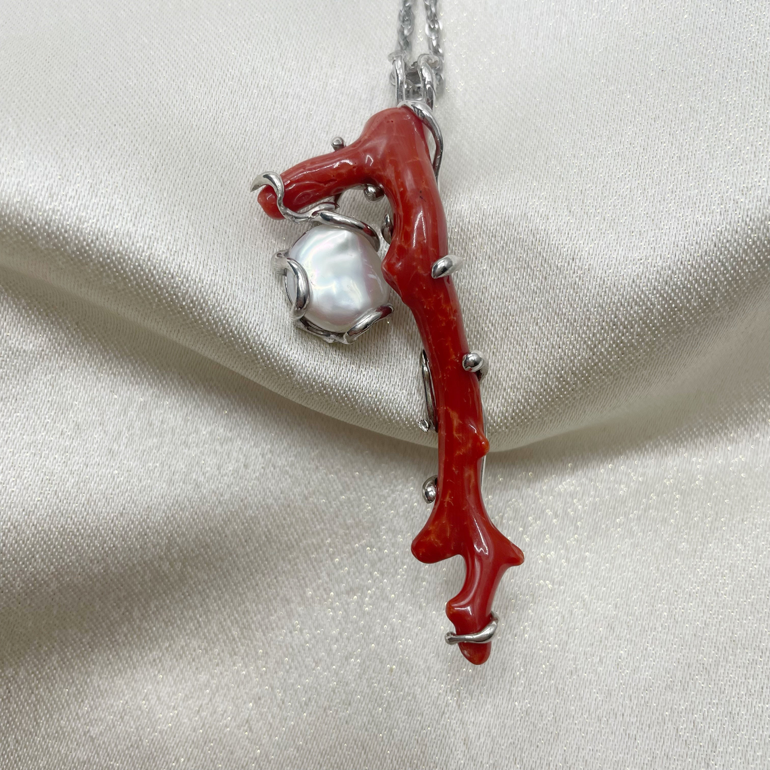 Ciondolo Victory - Corallo Bambù e Madreperla