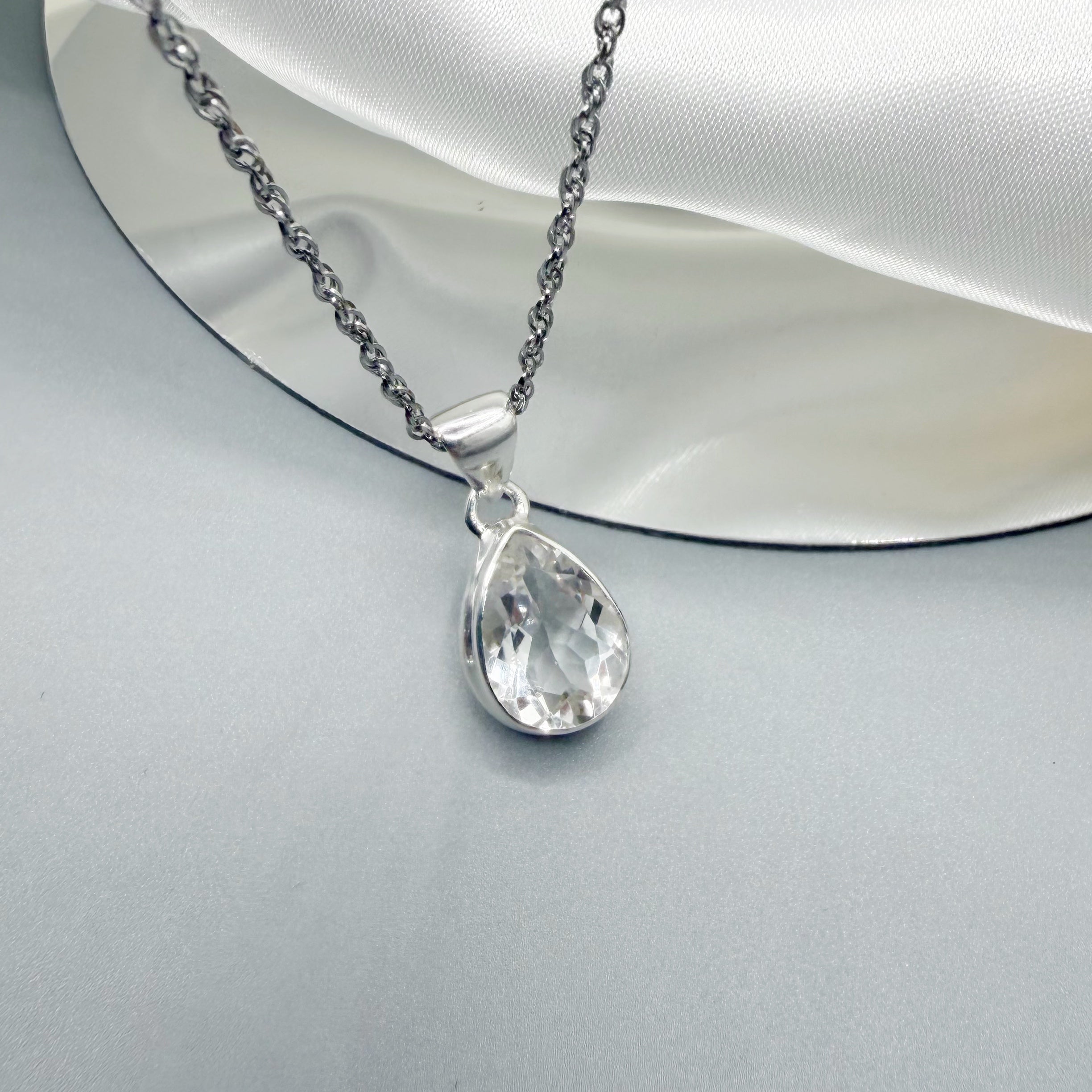 Ciondolo Cristallo di Rocca e Argento 925 - a Goccia