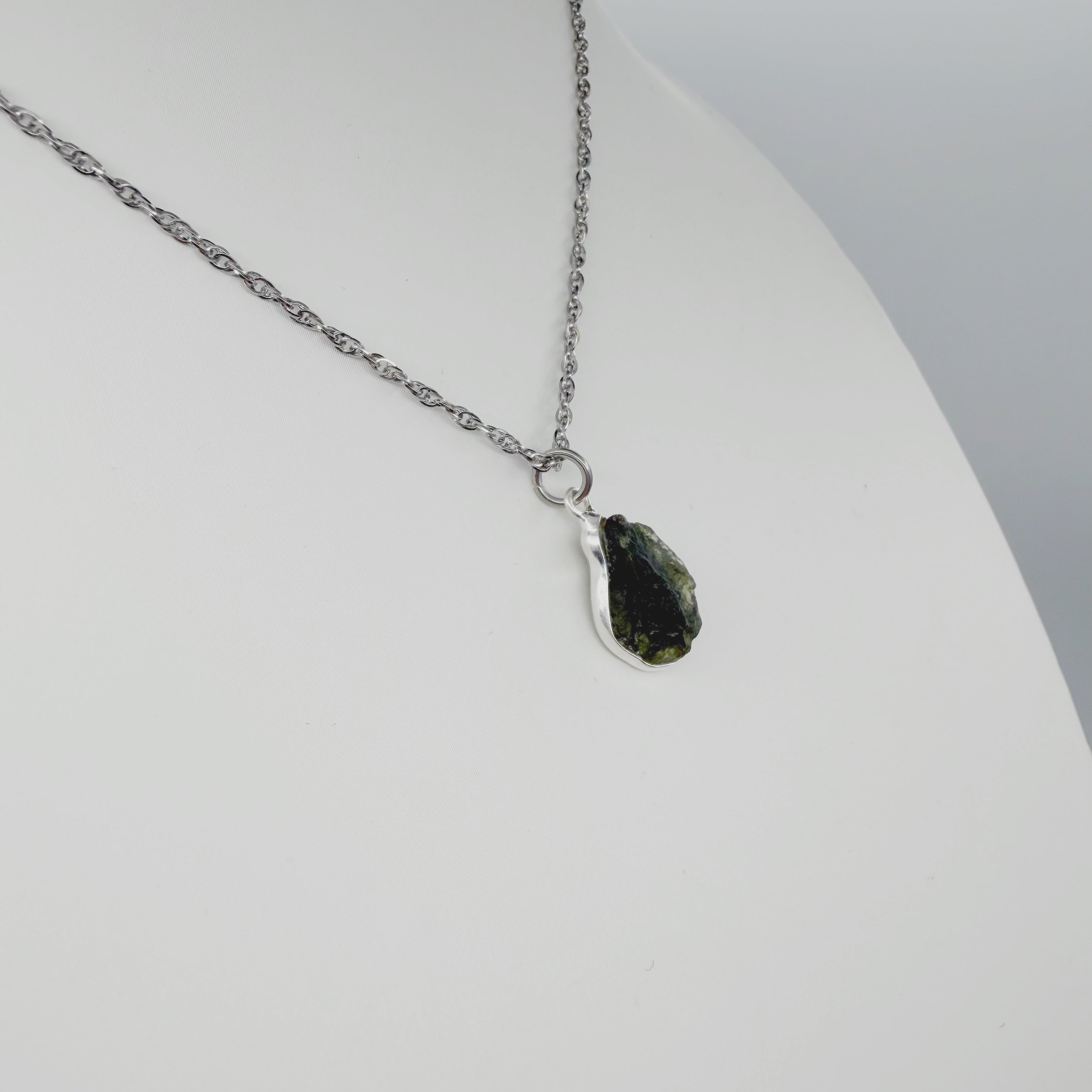 Ciondolo Moldavite Grezza e Argento 925