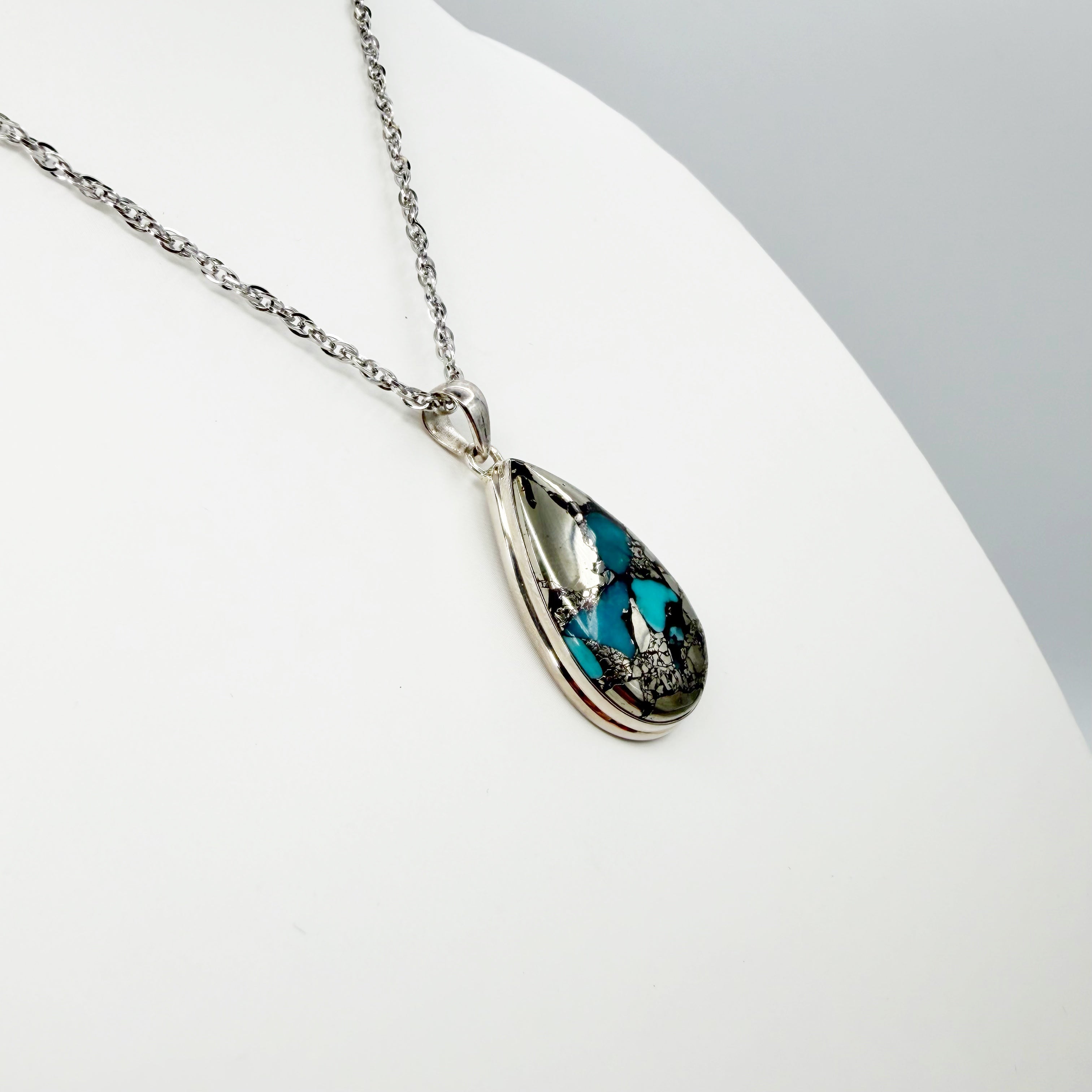 Ciondolo Turchese Naturale in Pirite | Argento 925 - Goccia
