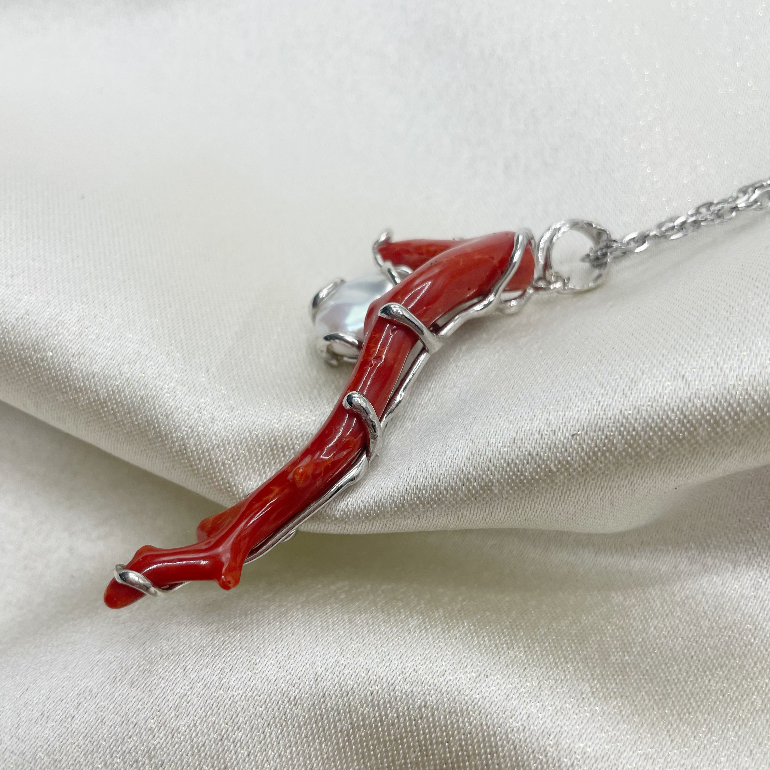 Ciondolo Victory - Corallo Bambù e Madreperla