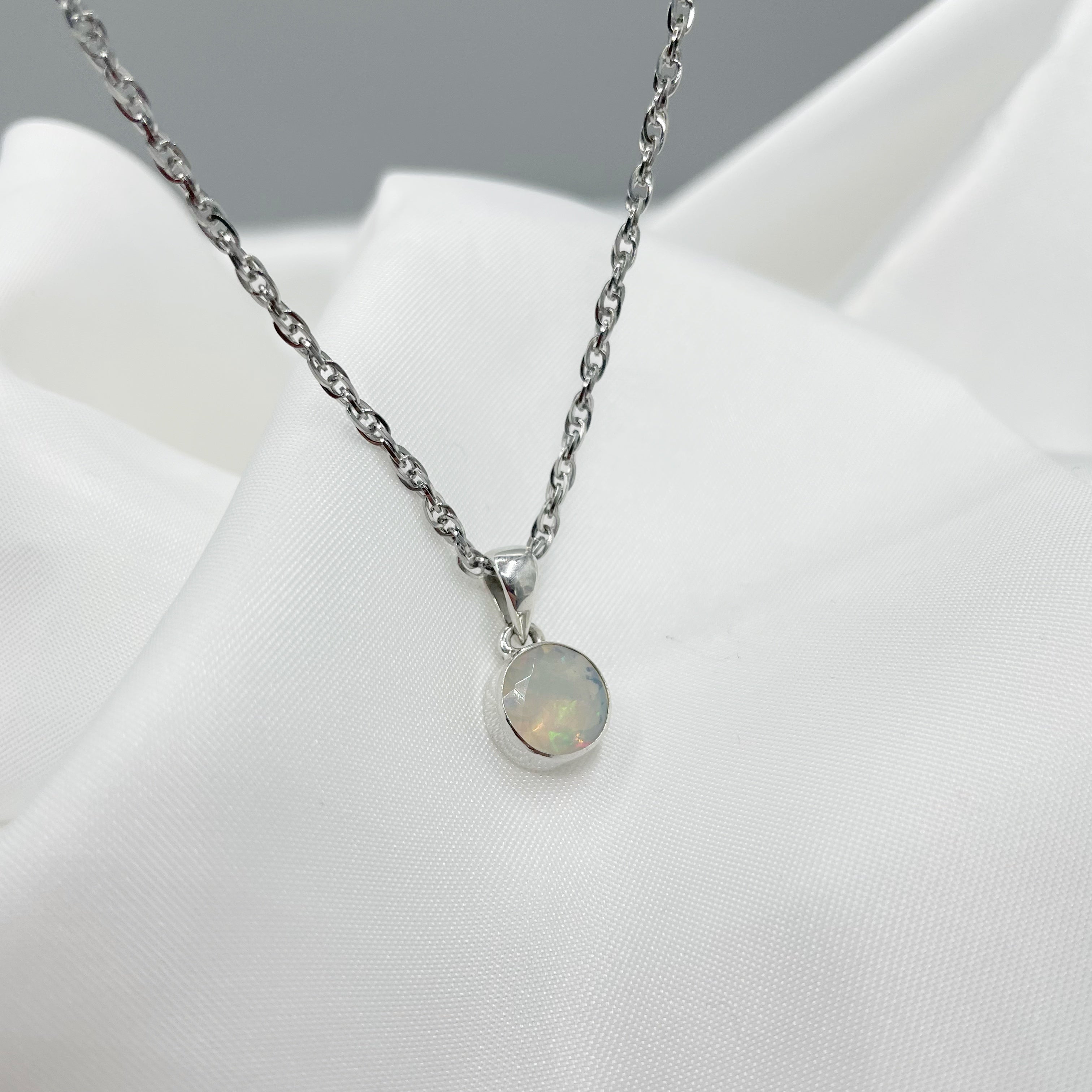 Ciondolo Opale Etiope Sfaccettato Tondo - Argento 925