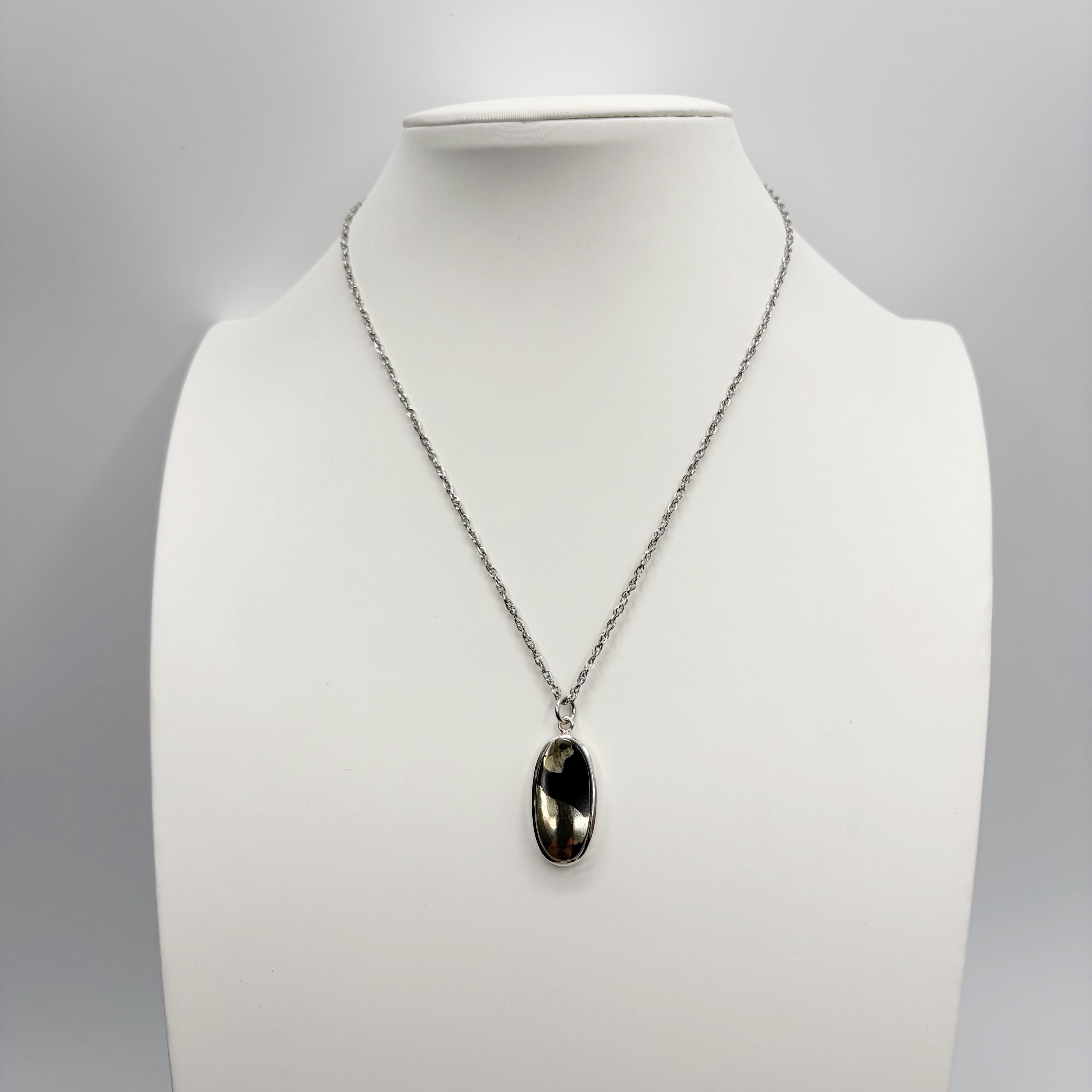Ciondolo Pirite in Magnetite - Argento 925