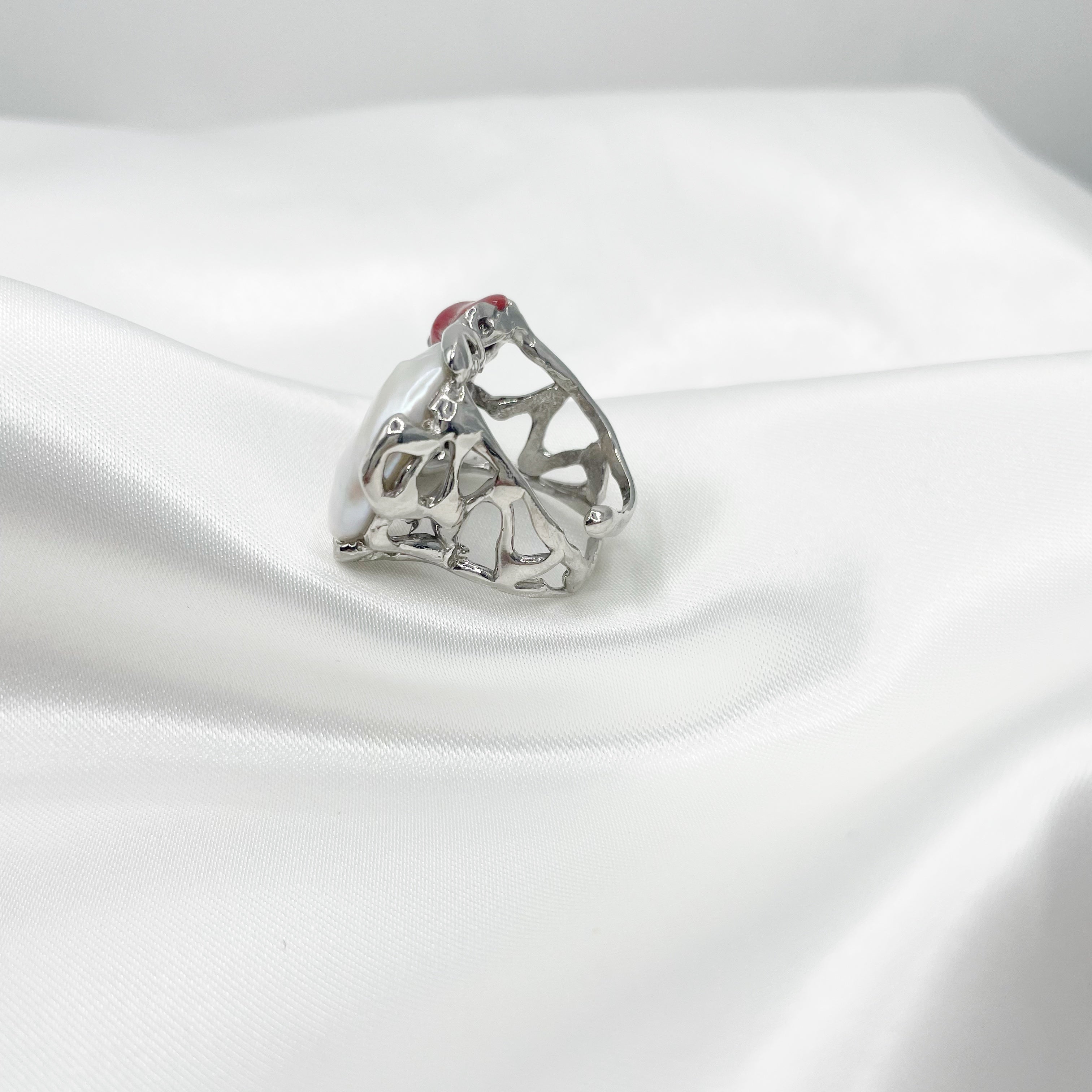 Anello Victory - Perla Barocca e Corallo Bambù - Argento 925