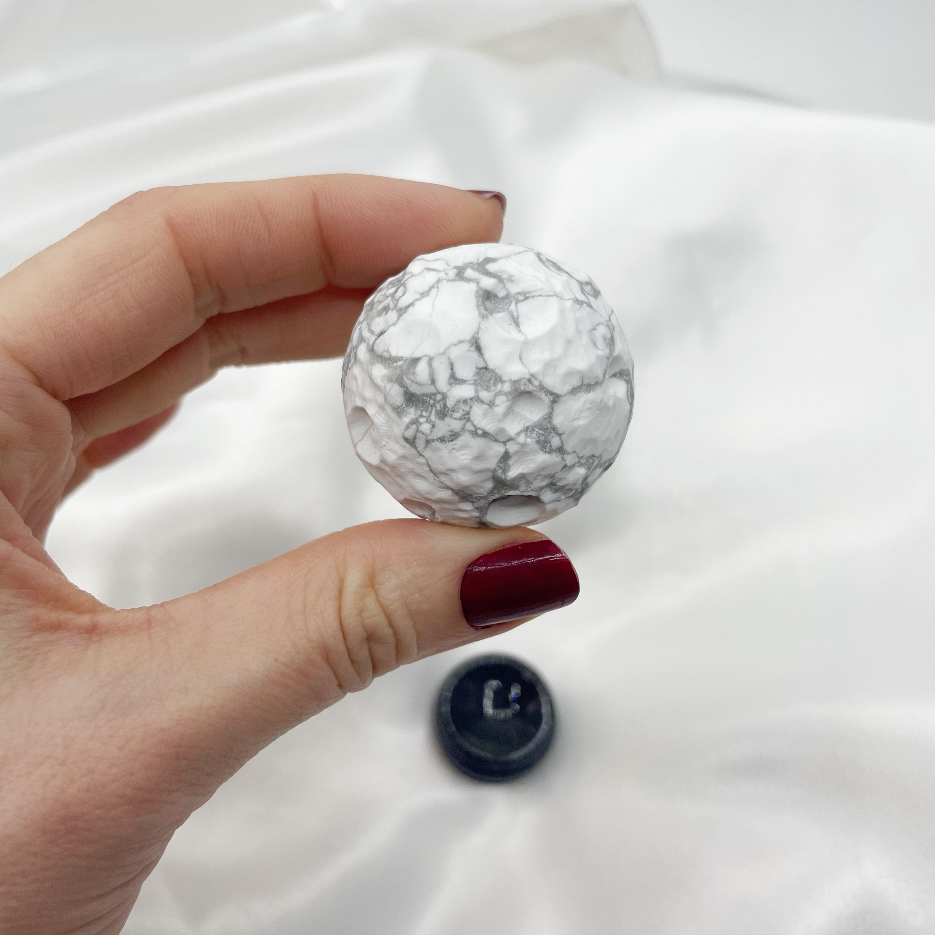 Luna di Howlite con supporto