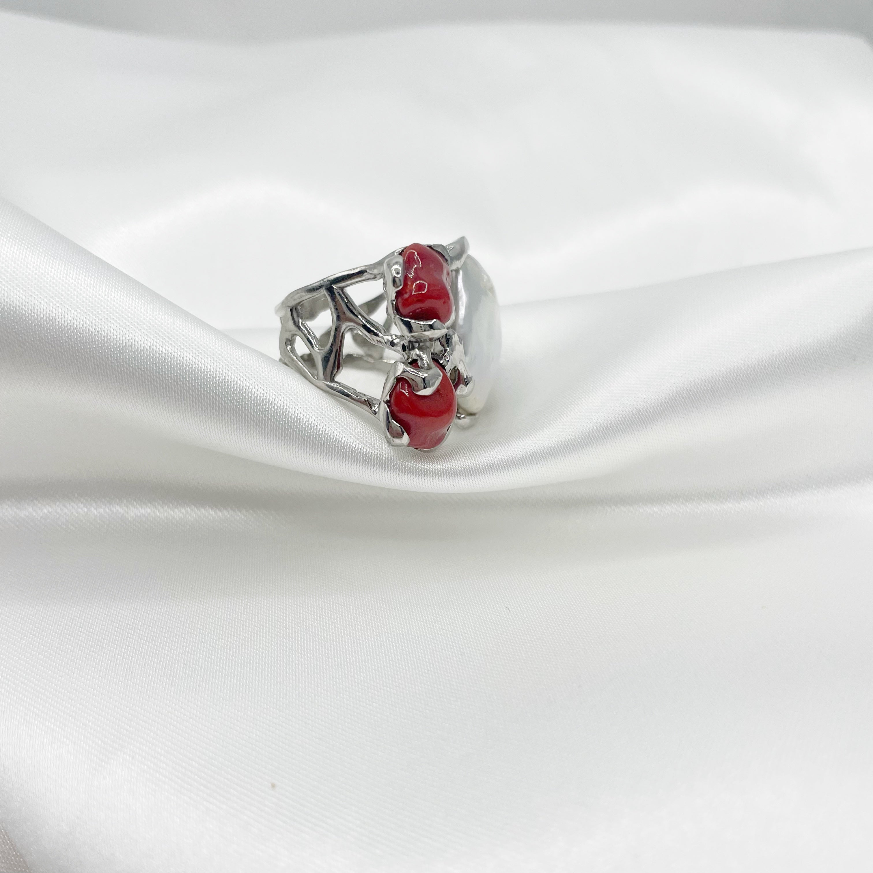 Anello Victory - Perla Barocca e Corallo Bambù - Argento 925