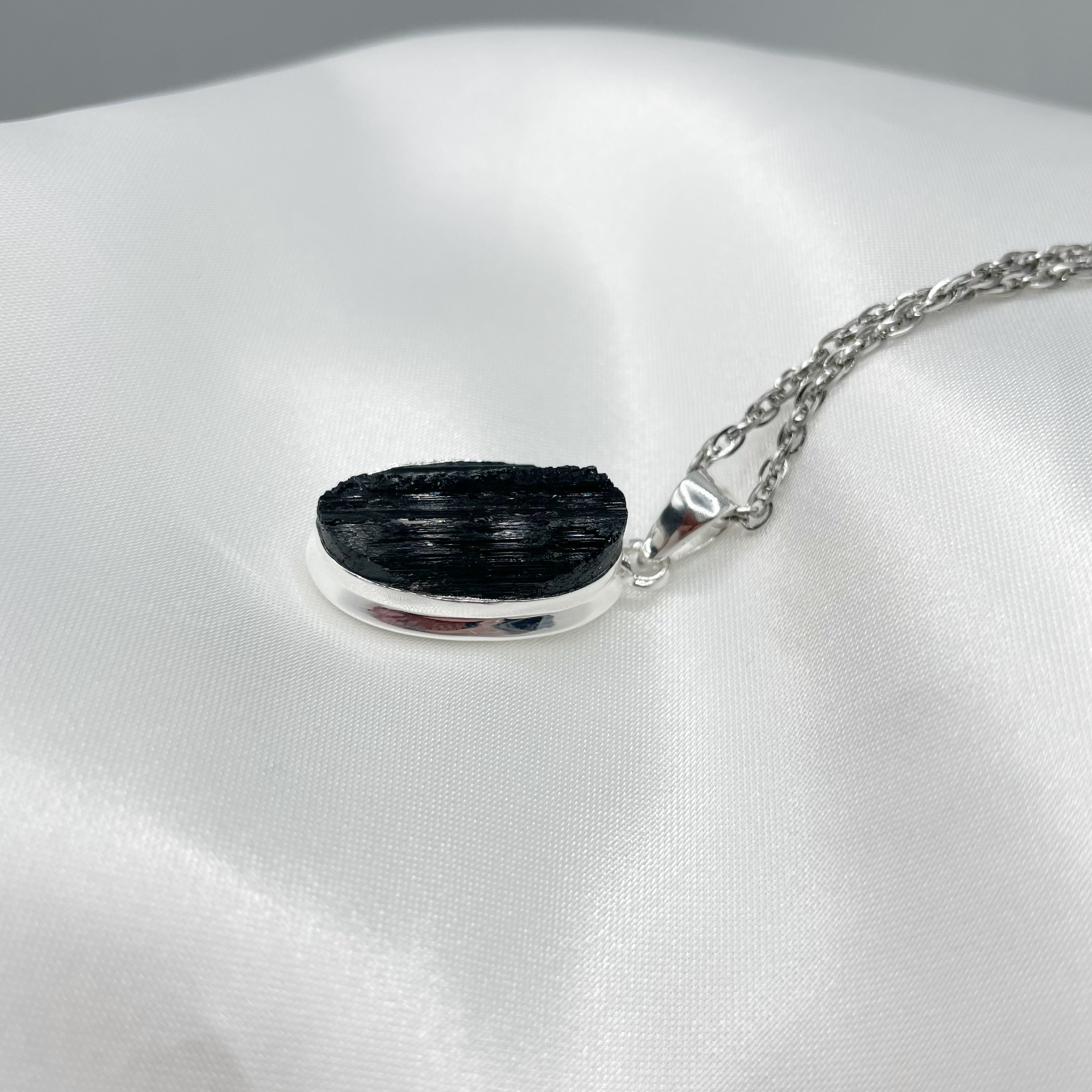 Ciondolo Tormalina Nera Grezza Ovale - Argento 925