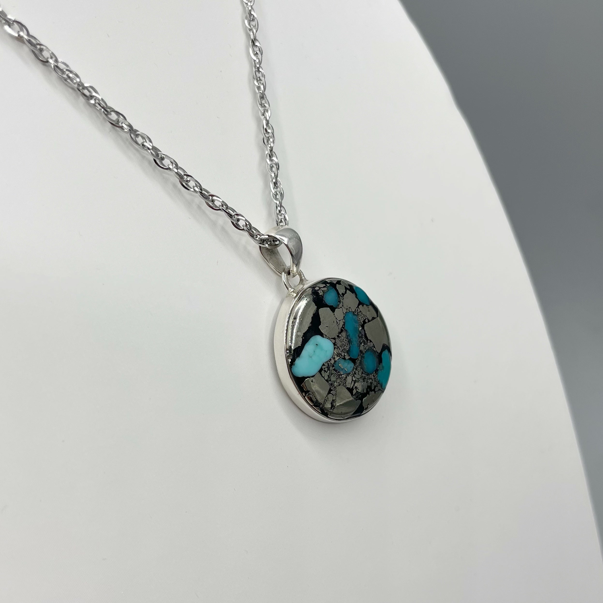 Ciondolo Turchese Naturale in Pirite | Argento 925 - Tondo