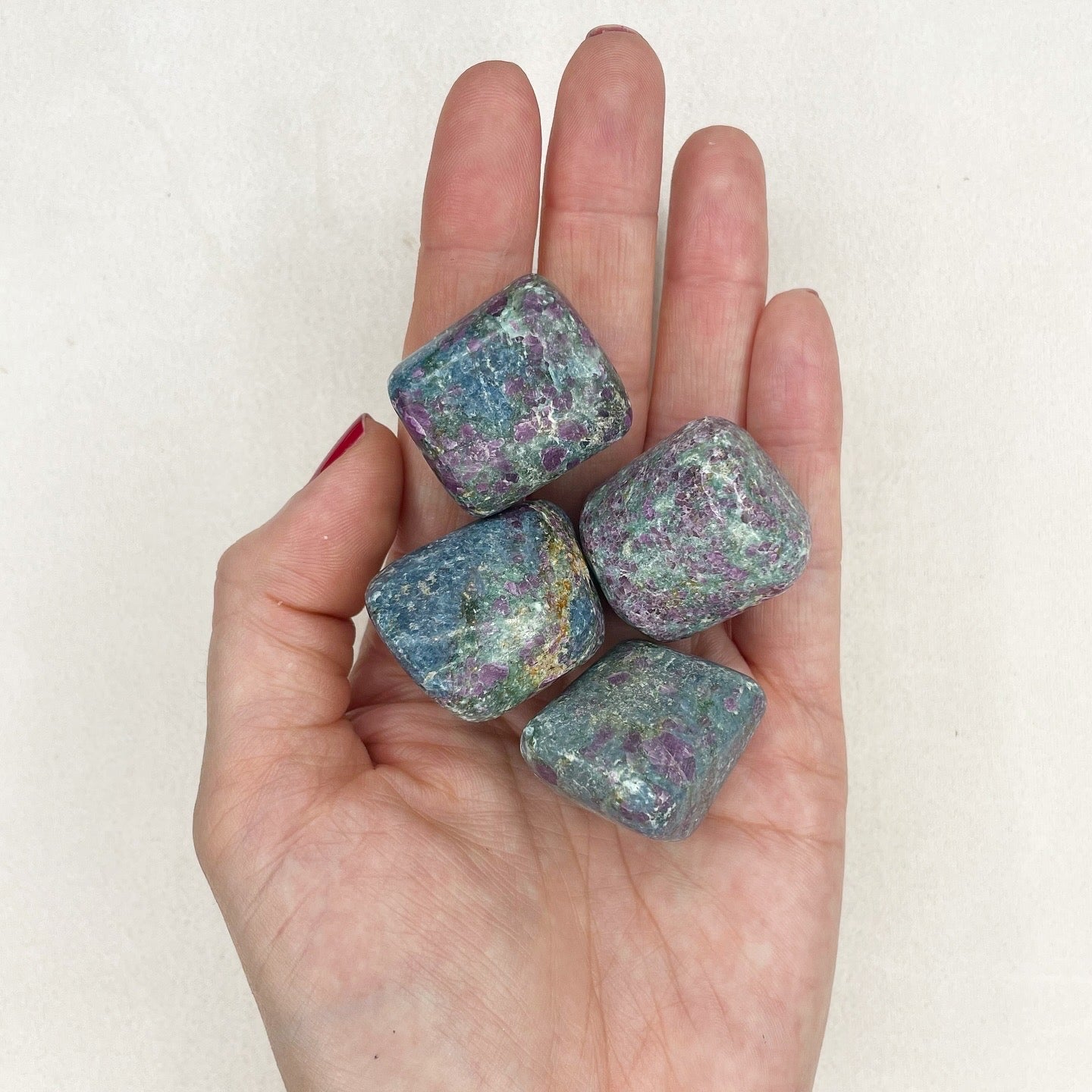 Pietra di Rubino in Fuchsite - burattata