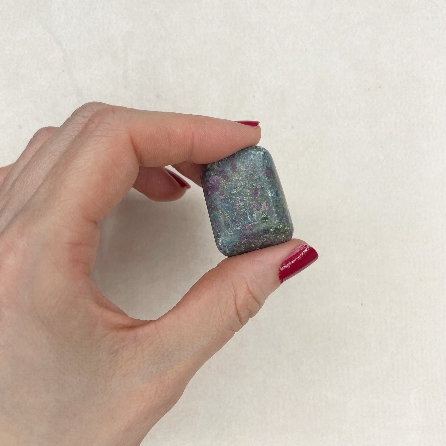 Pietra di Rubino in Fuchsite - burattata