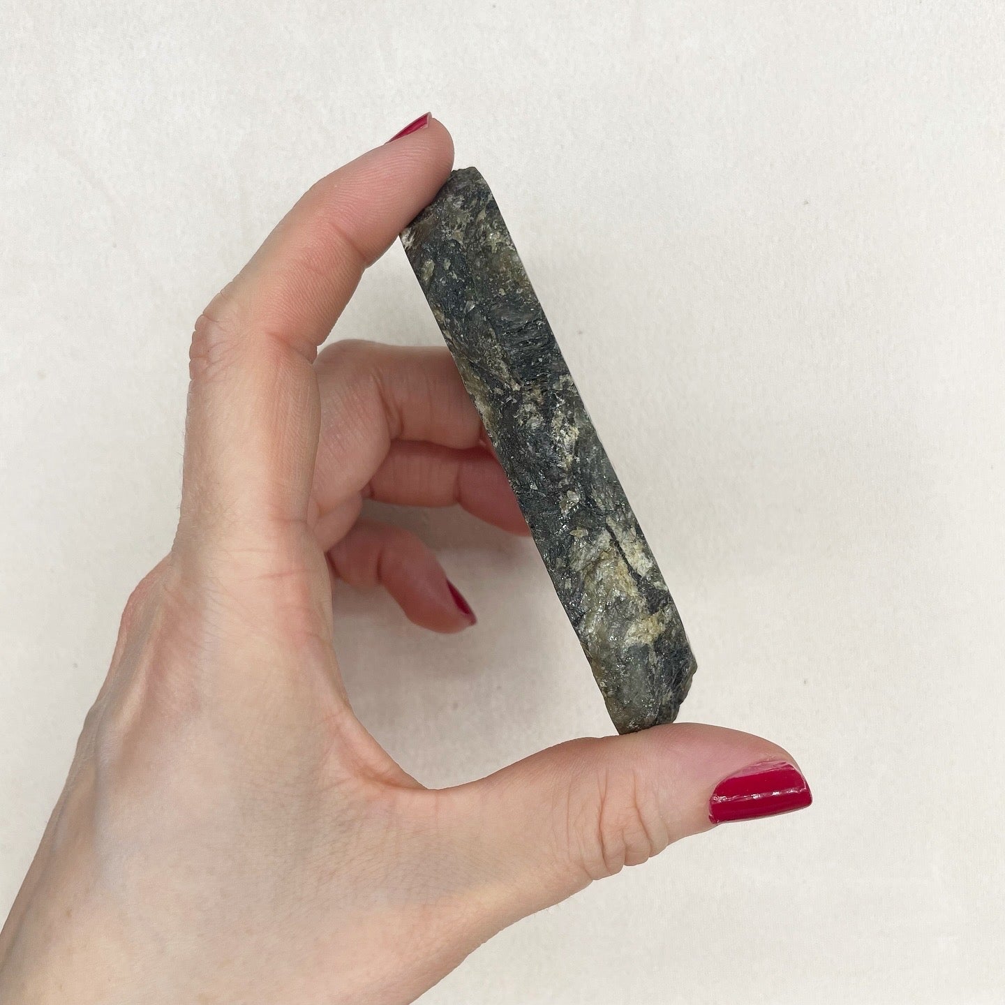 Fetta di Labradorite grezza semilucida