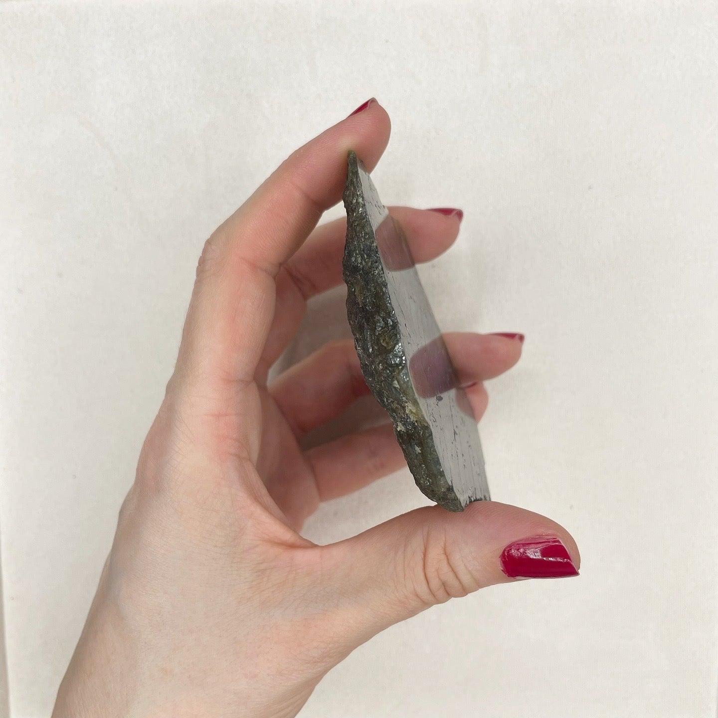 Fetta di Labradorite grezza semilucida