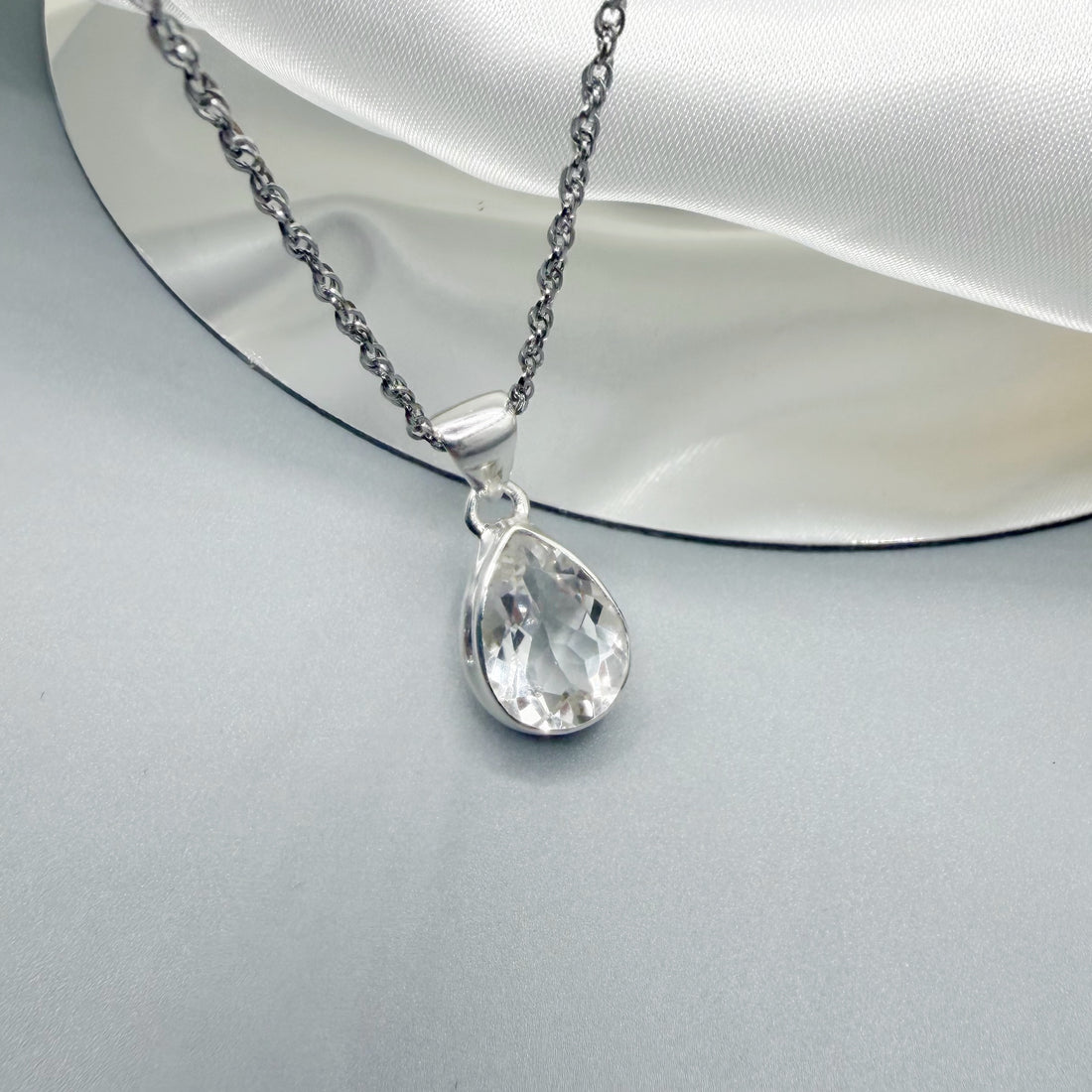 Ciondolo Cristallo di Rocca e Argento 925 - a Goccia
