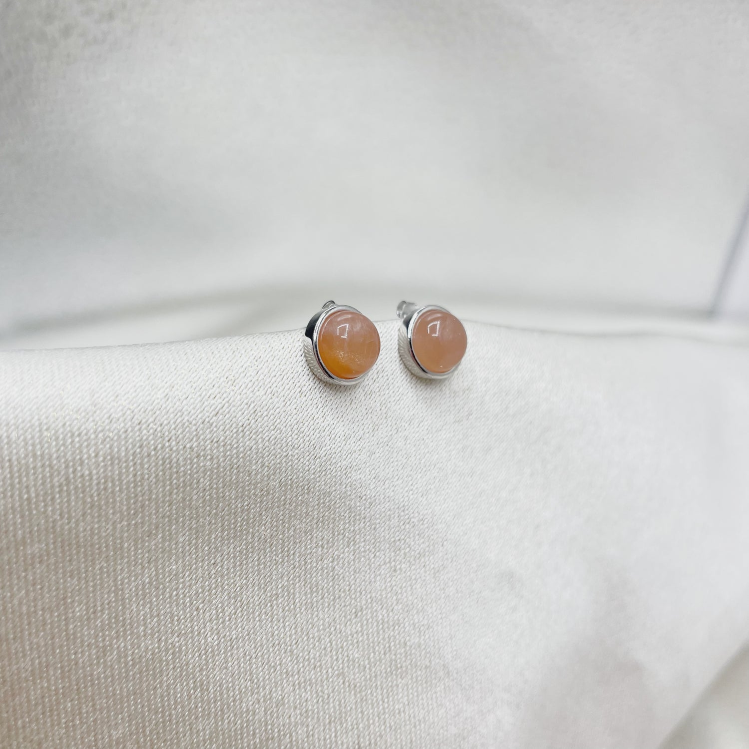 Orecchini in argento con Pietre di Luna – Ori di Ori Orecchini in argento con Pietre di Luna – Ori di Ori