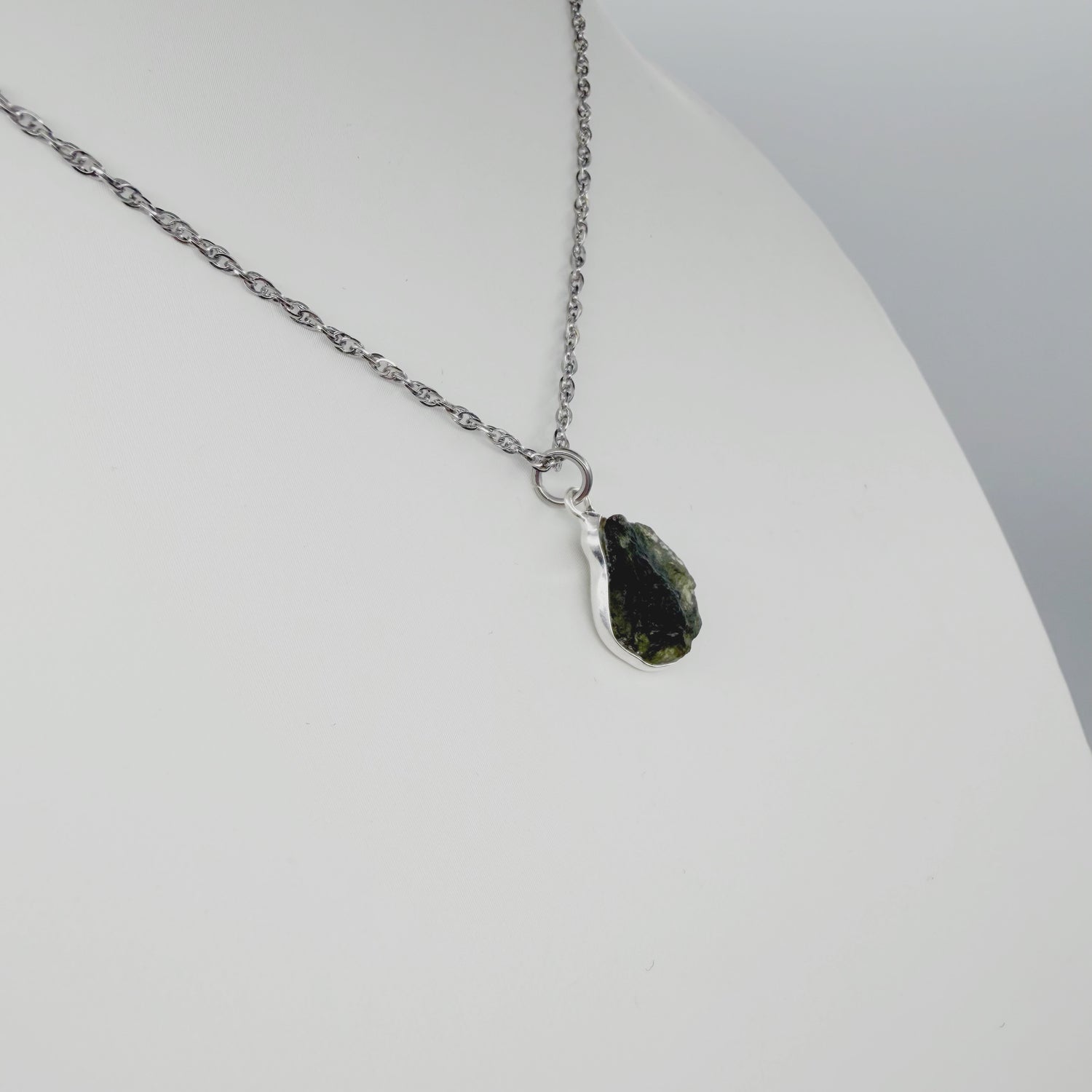Ciondolo Moldavite Grezza e Argento 925