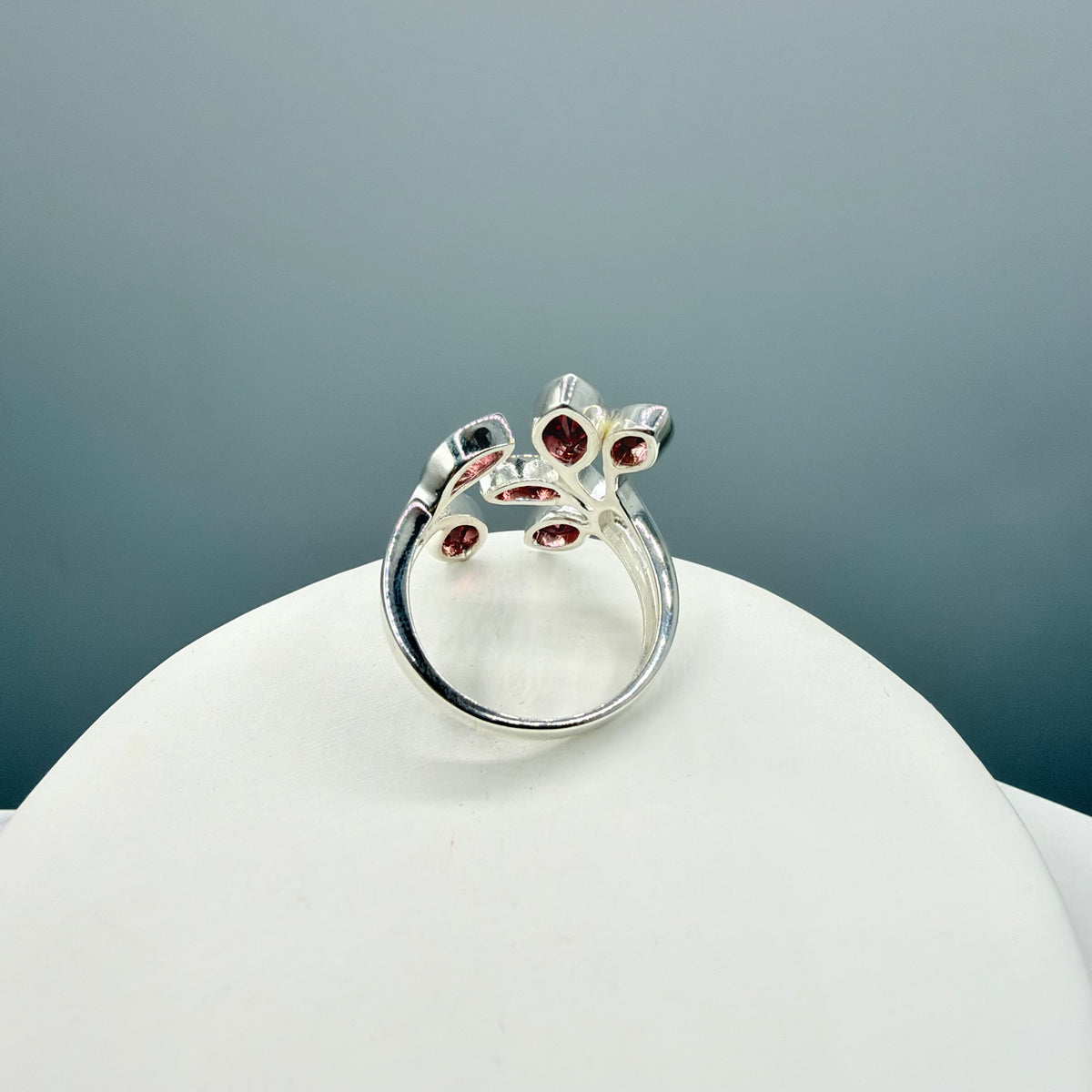 Anello Foglie con Granato e Argento 925