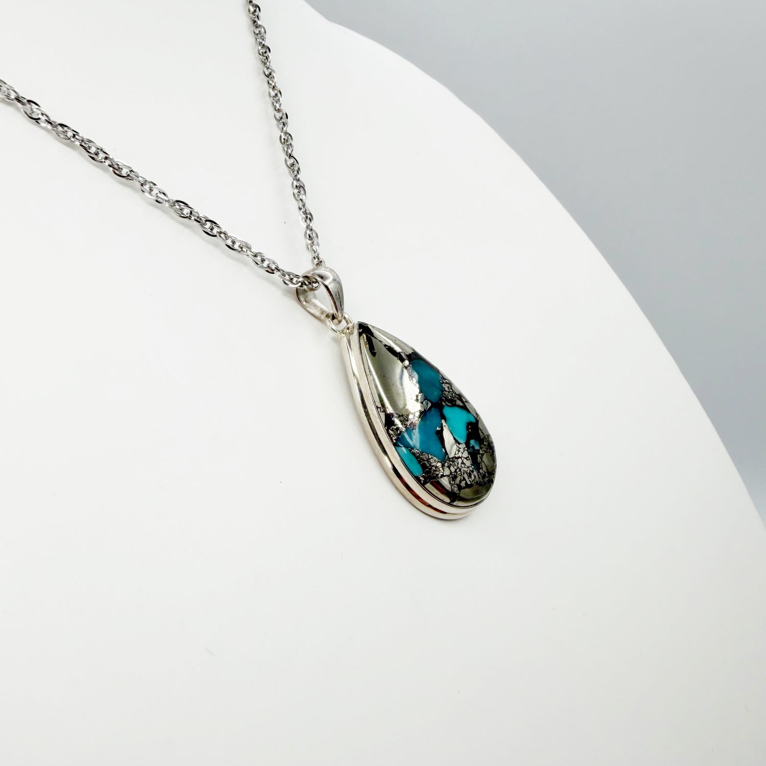 Ciondolo Turchese Naturale in Pirite | Argento 925 - Goccia