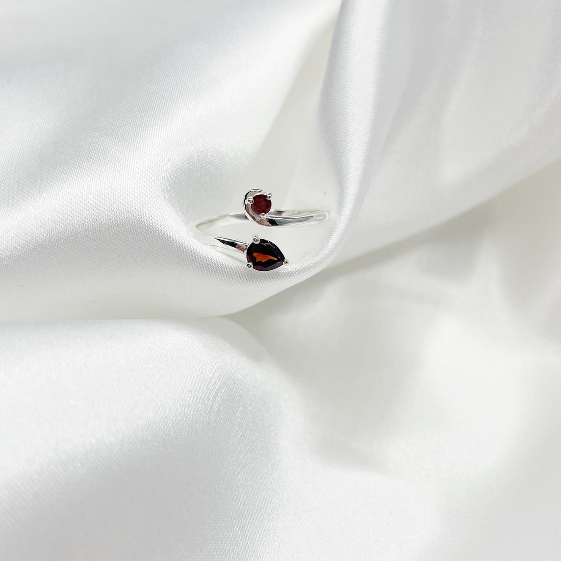 Anello Intreccio Granato e Argento 925
