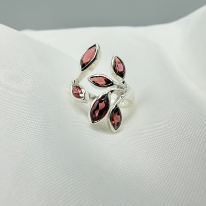 Anello Foglie con Granato e Argento 925