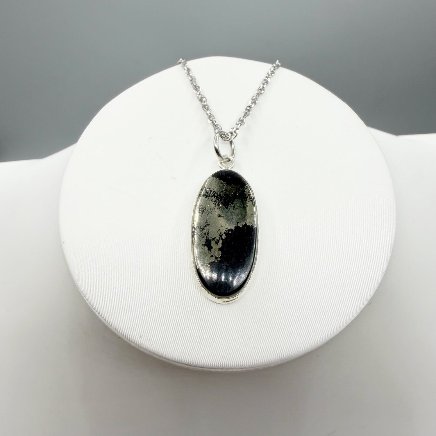 Ciondolo Pirite in Magnetite - Argento 925 - OVALE A