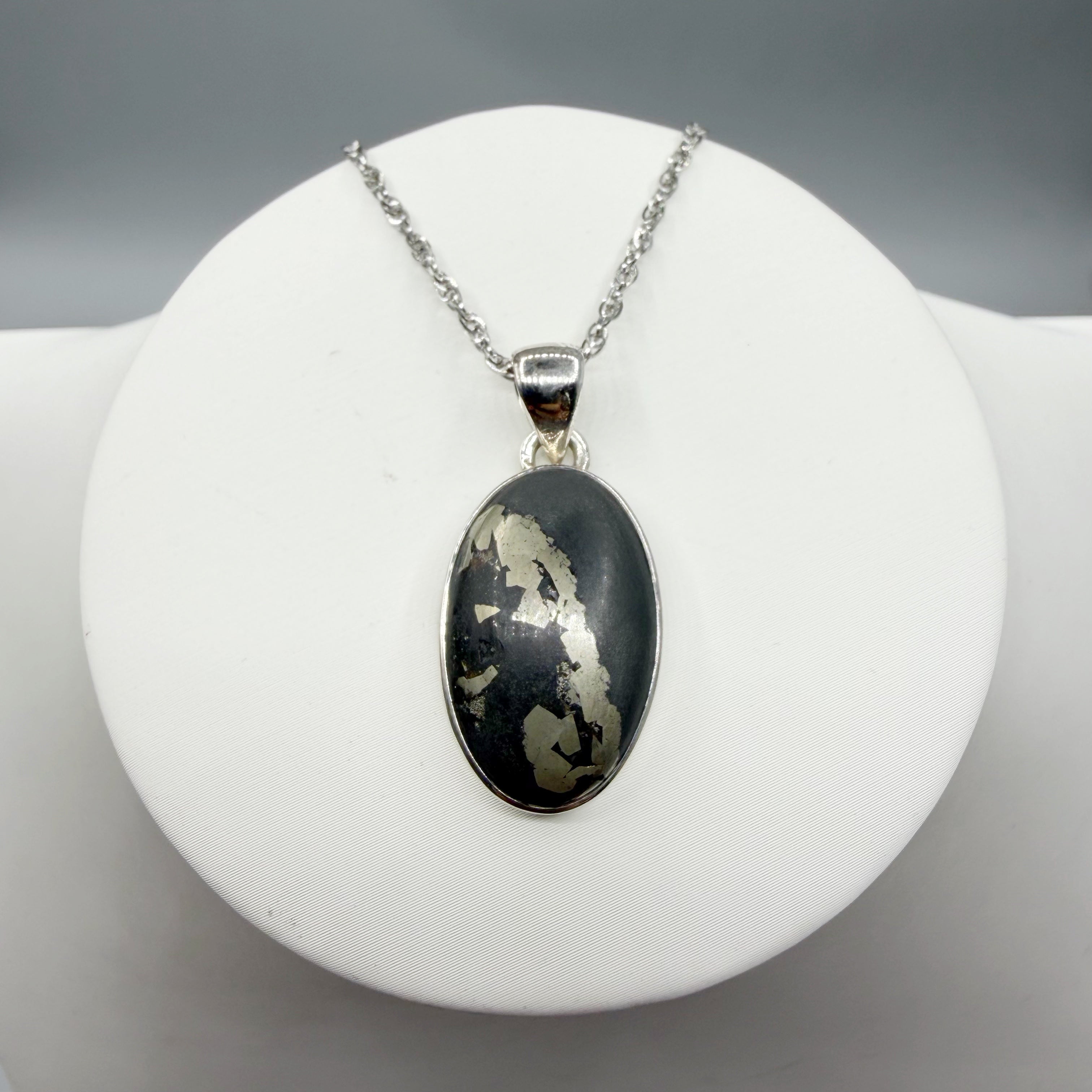 Ciondolo Pirite in Basalto - Argento 925 - Ovale
