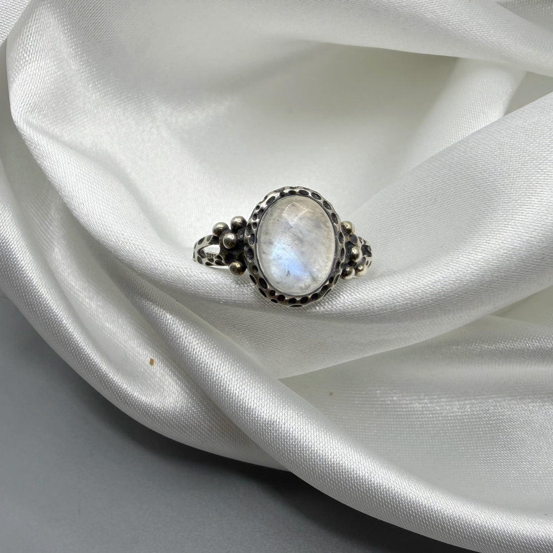 Anello Ovale Labradorite Bianca - Argento 925