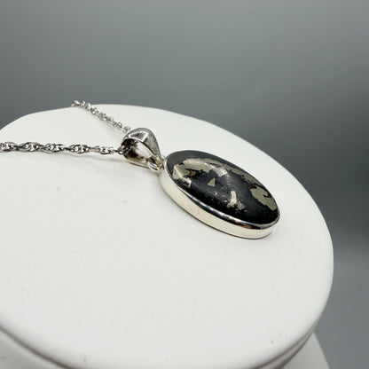 Ciondolo Pirite in Basalto - Argento 925 - Ovale