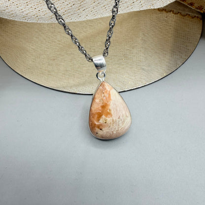 Ciondolo Scolecite Rosa Argento 925 | a Goccia