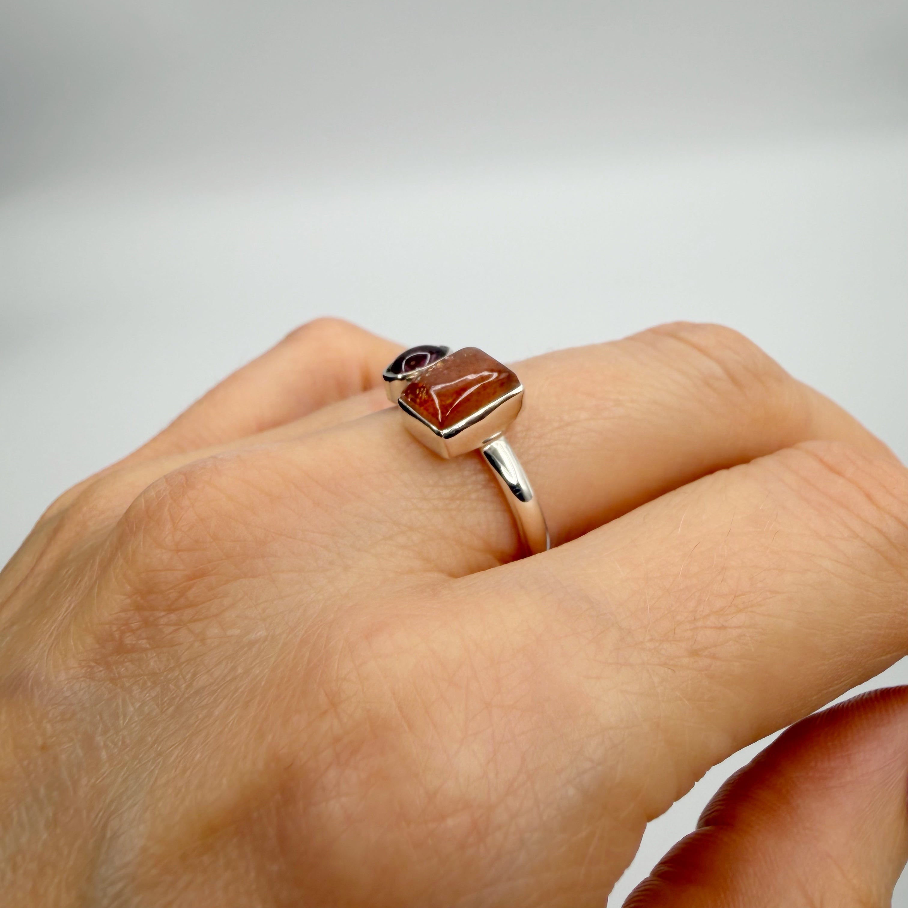 Anello Pietra del Sole e Granato - Argento 925