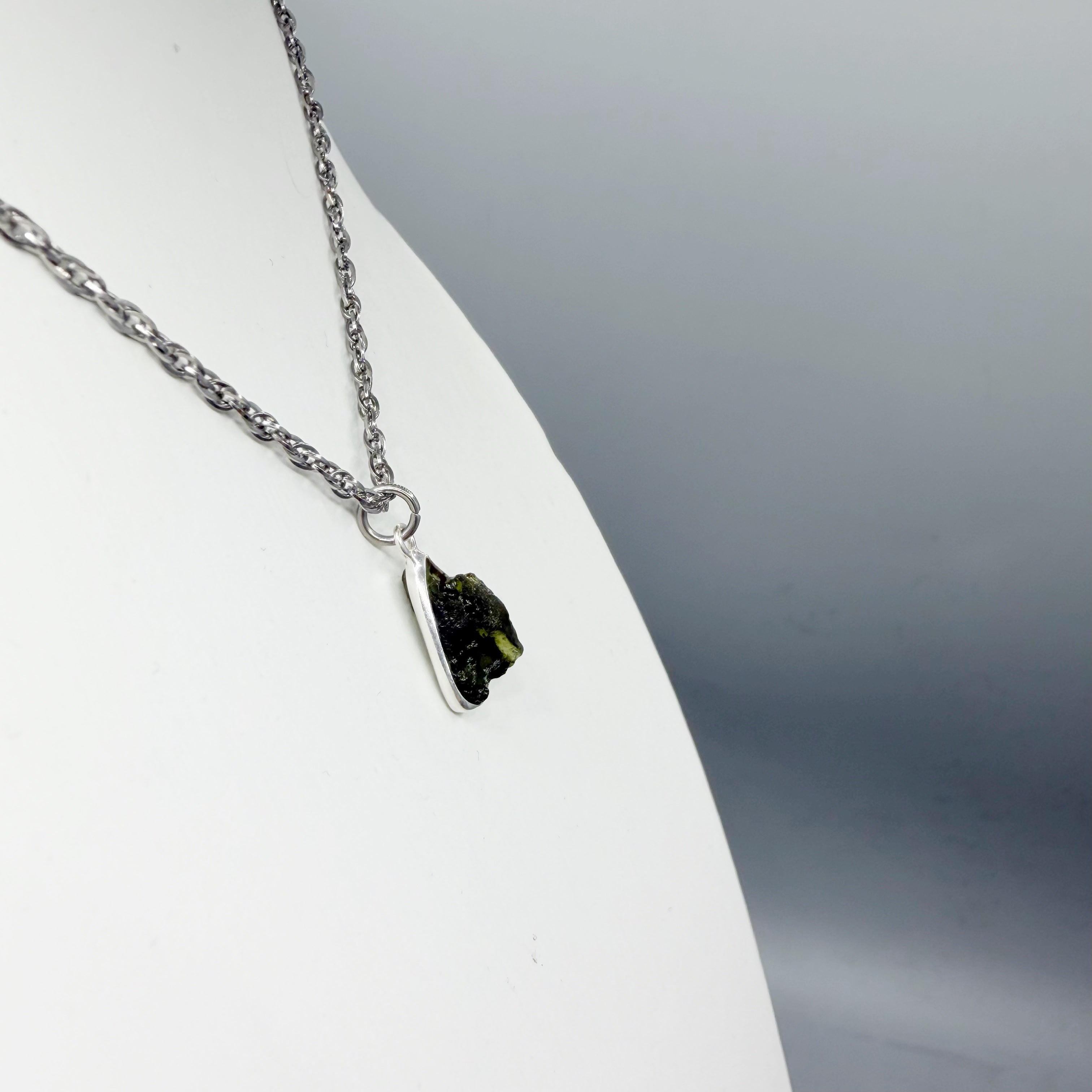 Ciondolo Moldavite Grezza e Argento 925