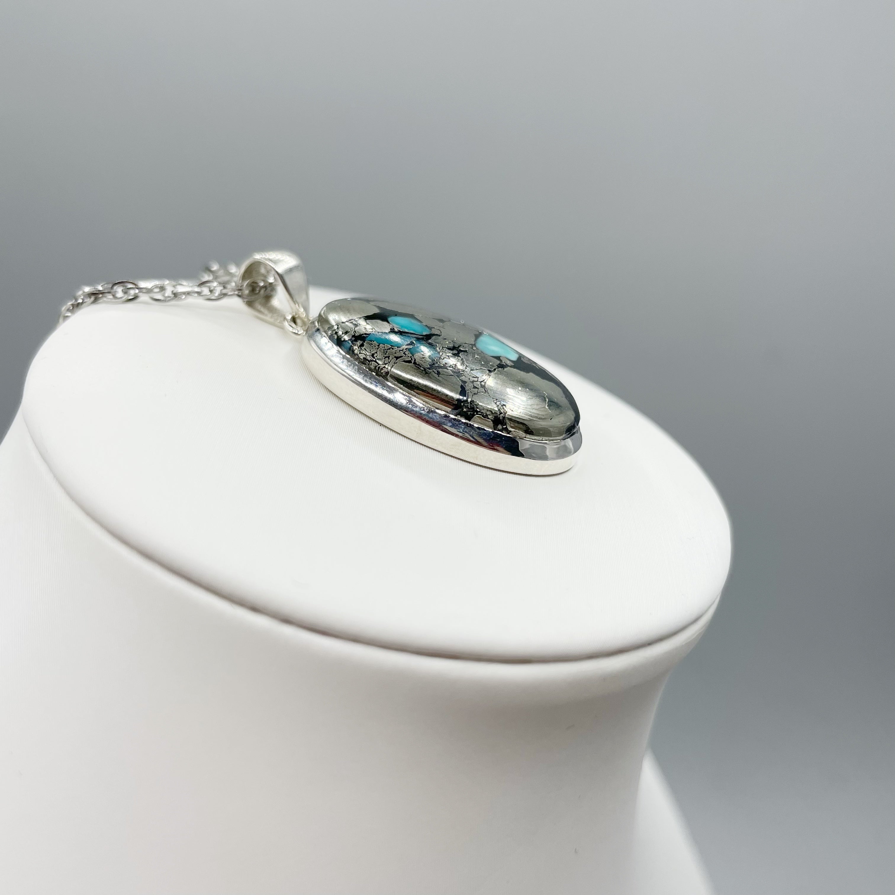 Ciondolo Turchese Naturale in Pirite | Argento 925 - ovale