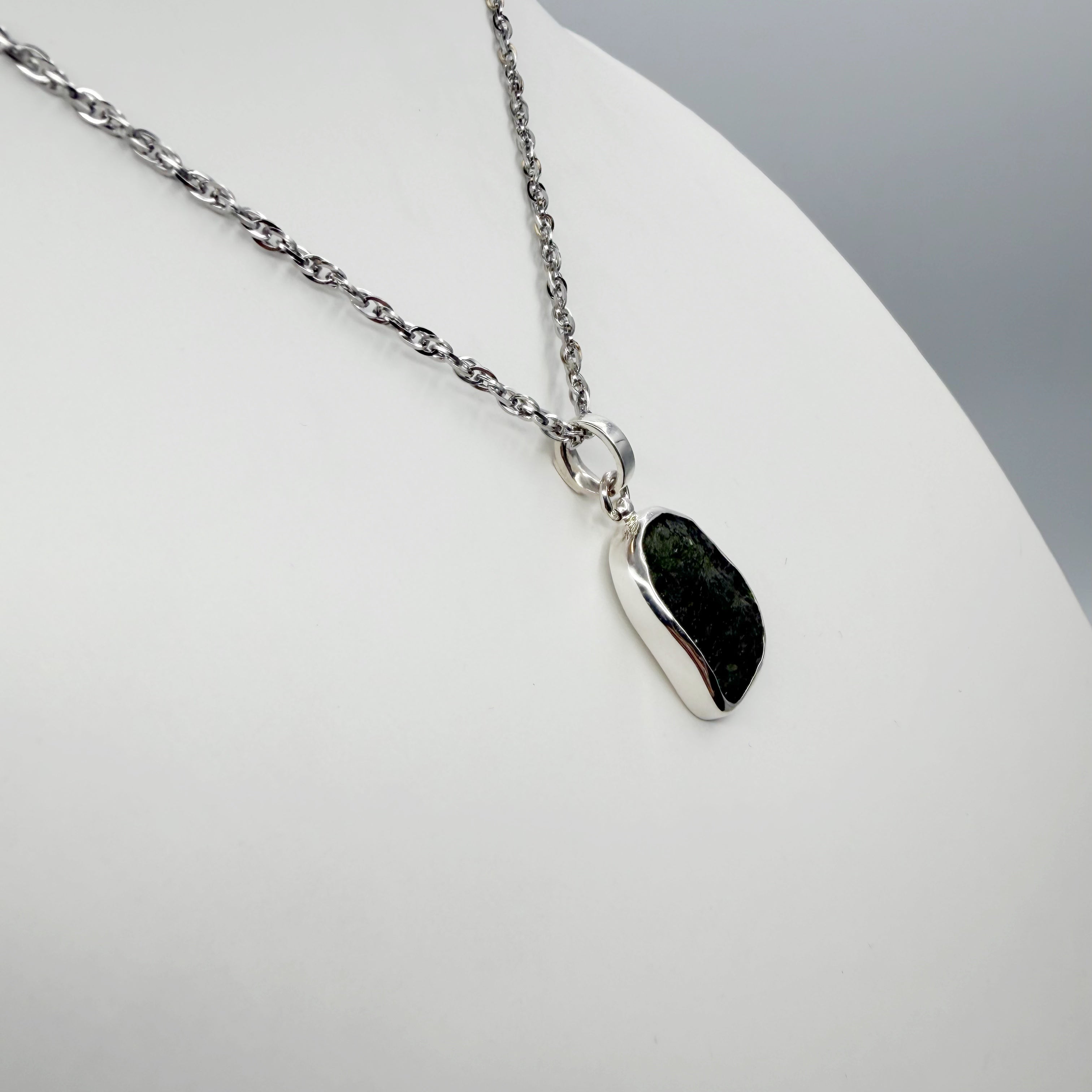 Ciondolo Moldavite Grezza e Argento 925