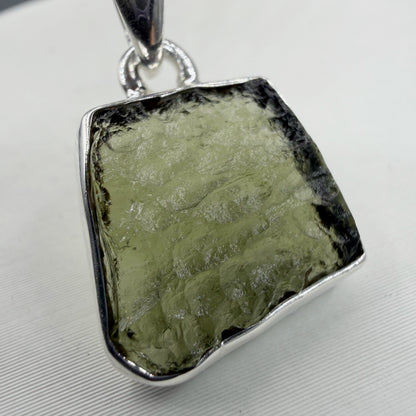 Ciondolo Moldavite Grezza e Argento 925