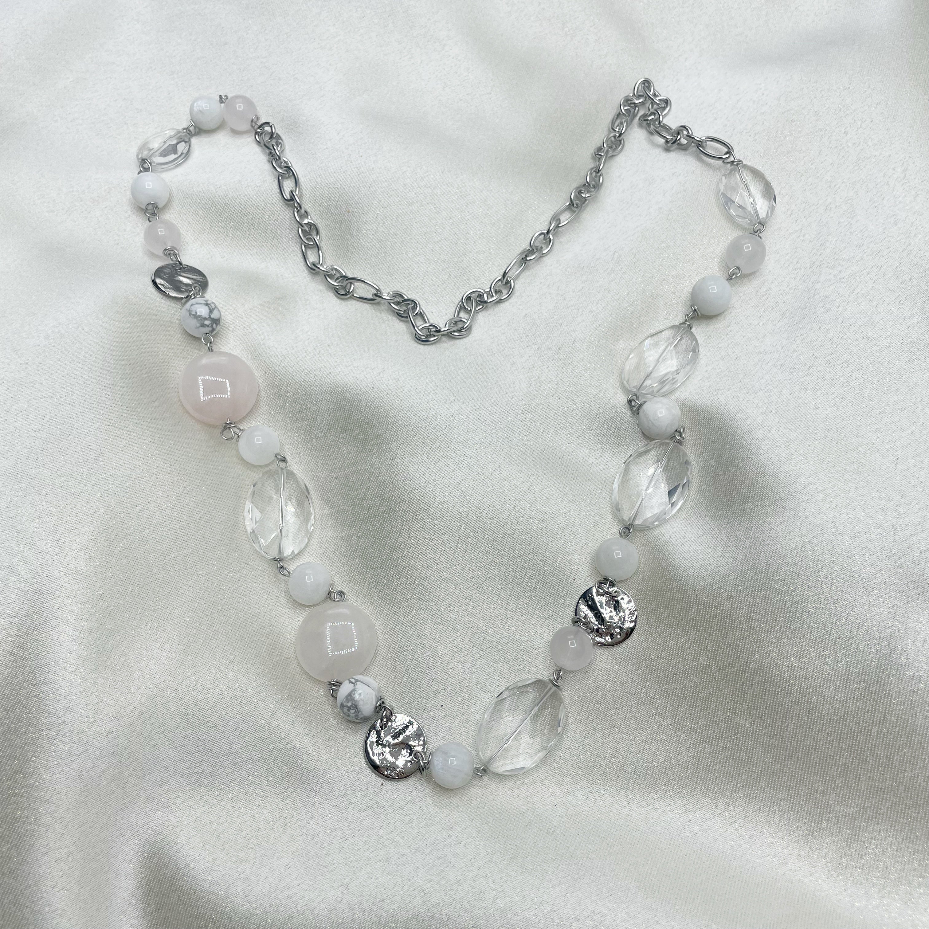 Collana lunga Quarzo Rosa, Howlite, Labradorite Bianca, Cristallo di Rocca