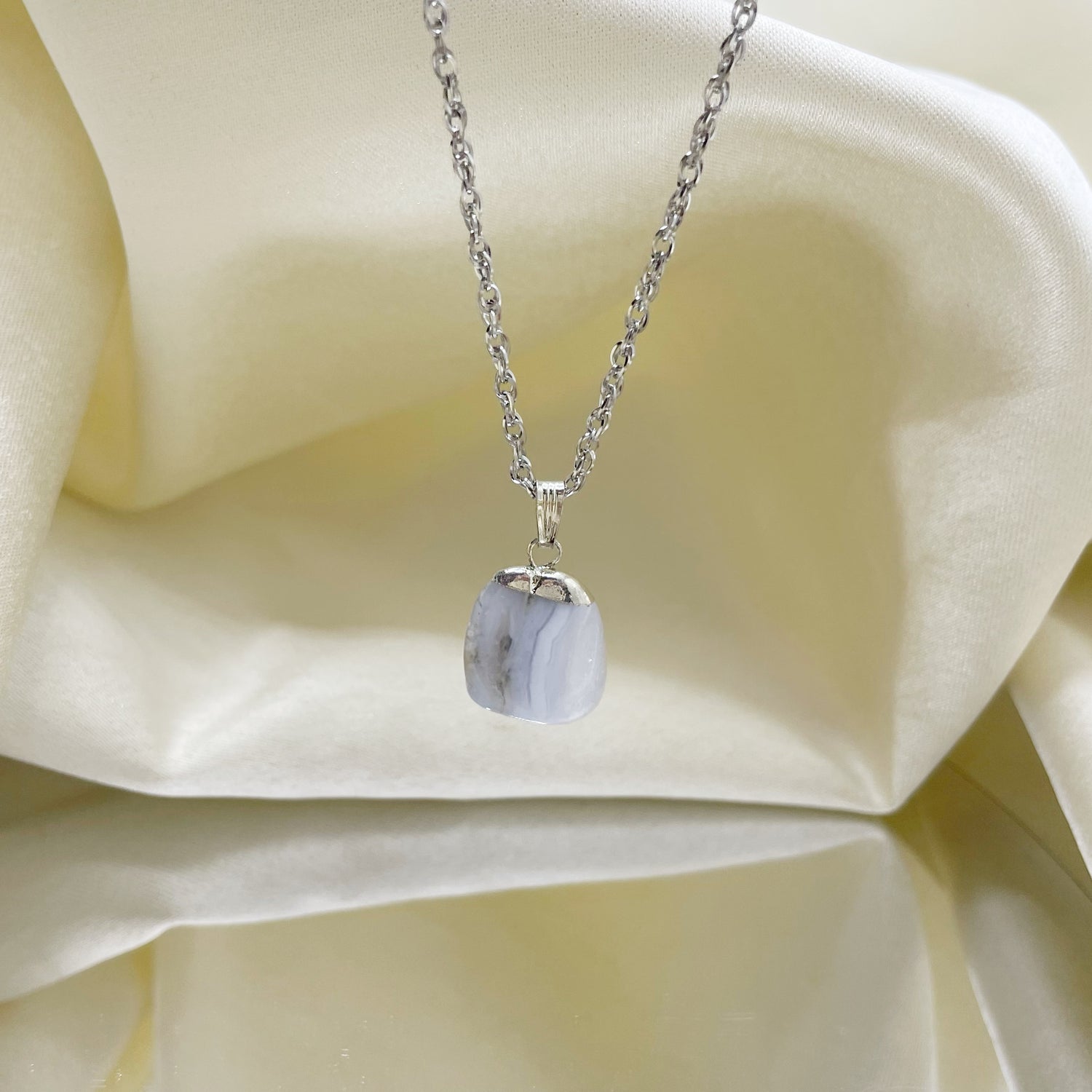 Collana Calcedonio