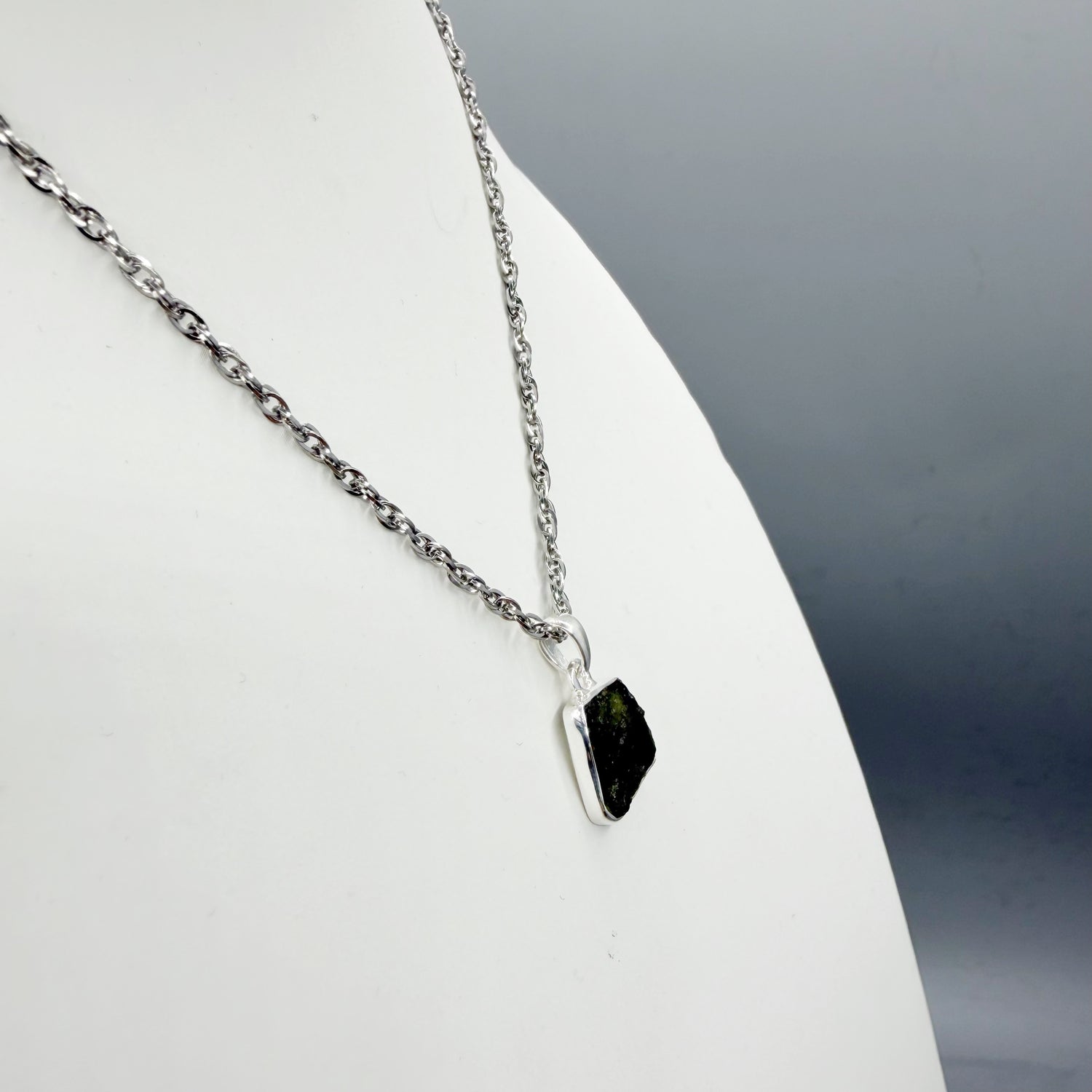 Ciondolo Moldavite Grezza e Argento 925