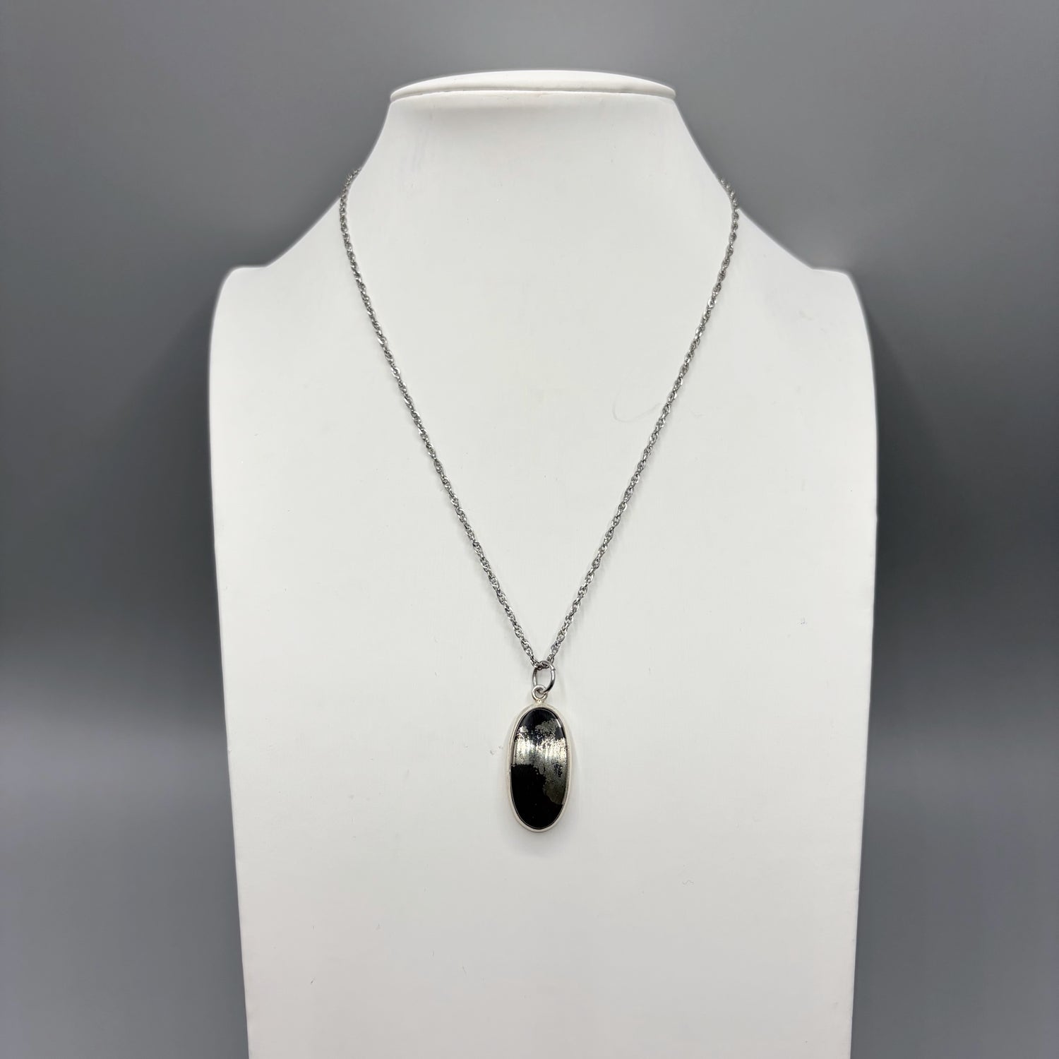 Ciondolo Pirite in Magnetite - Argento 925 - OVALE B