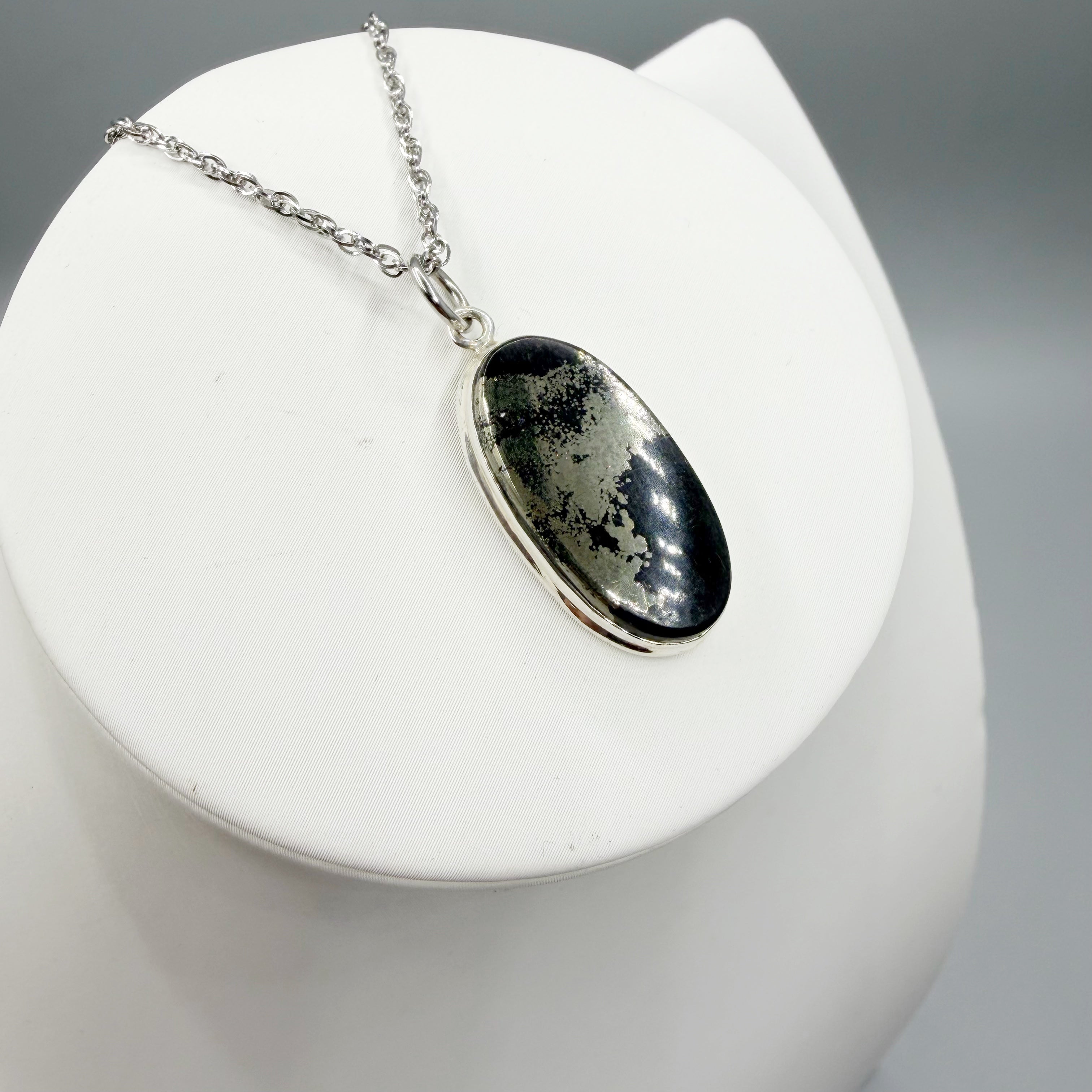 Ciondolo Pirite in Magnetite - Argento 925 - OVALE A