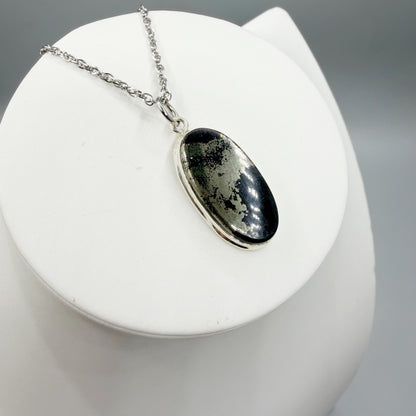 Ciondolo Pirite in Magnetite - Argento 925 - OVALE A