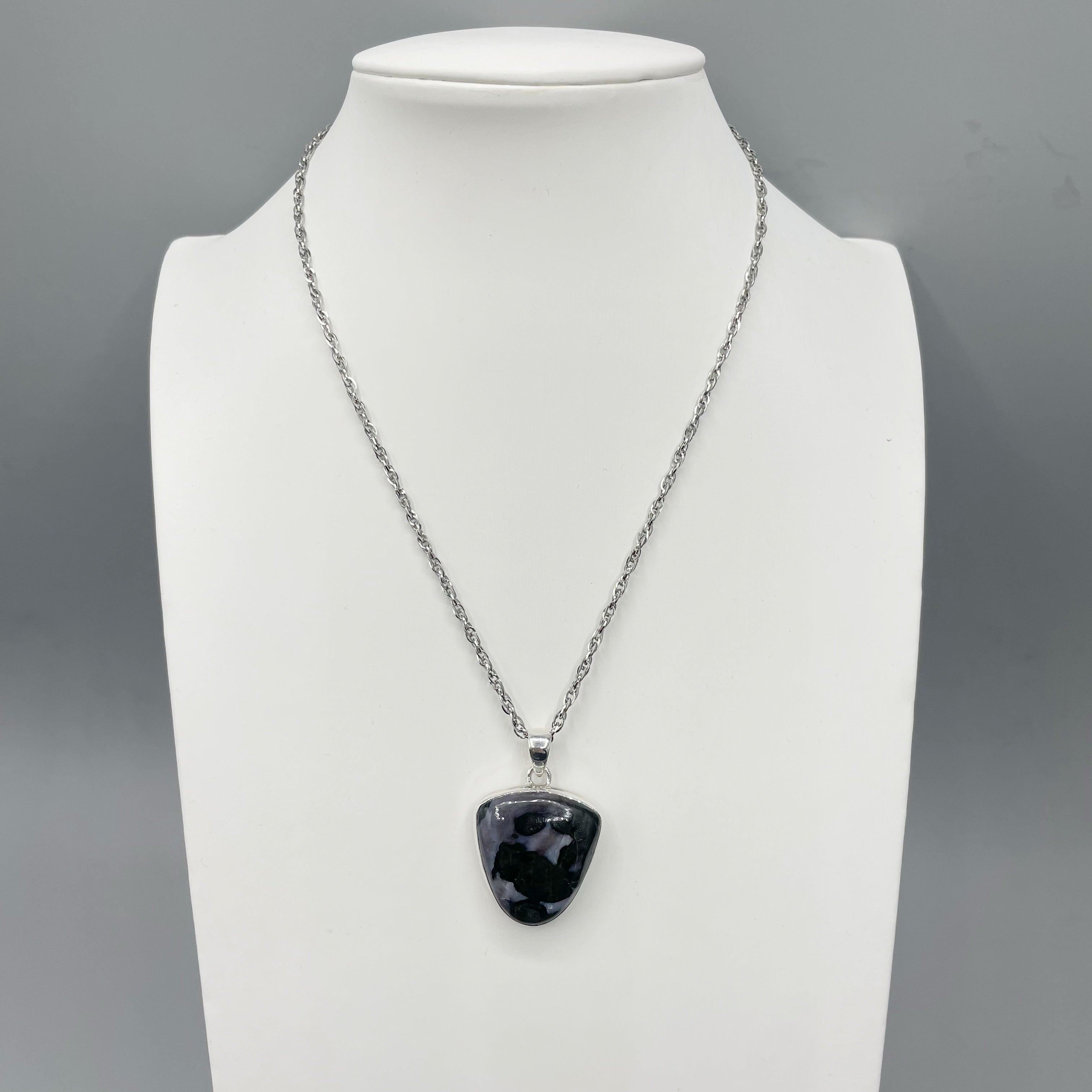 Ciondolo Merlinite Mistica e Argento 925