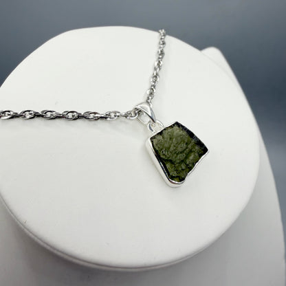 Ciondolo Moldavite Grezza e Argento 925
