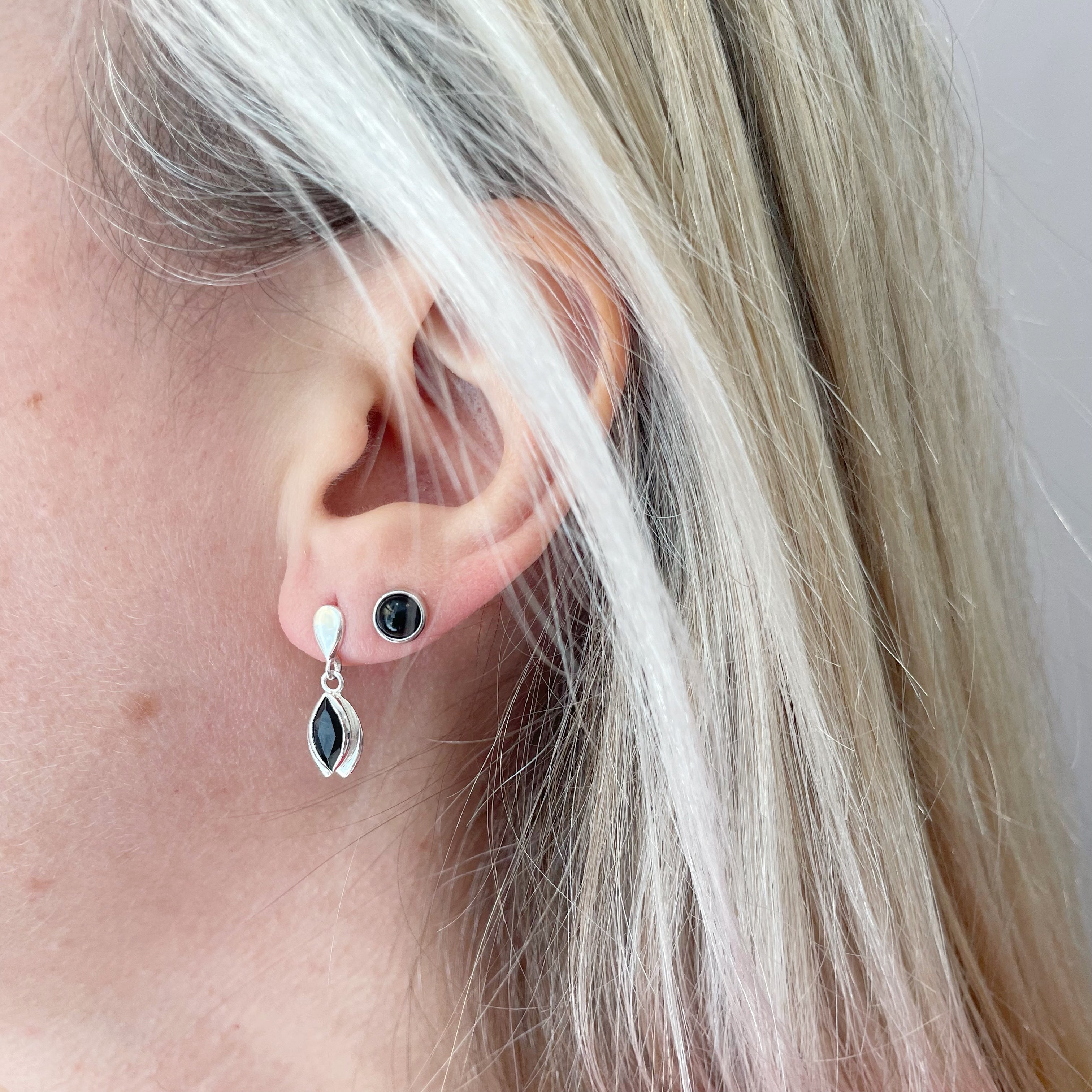 Orecchini A Vite In Argento Sterling 925 Con Tormalina Nera Grezza Naturale - Gioielli Artigianali Unici Per Donna