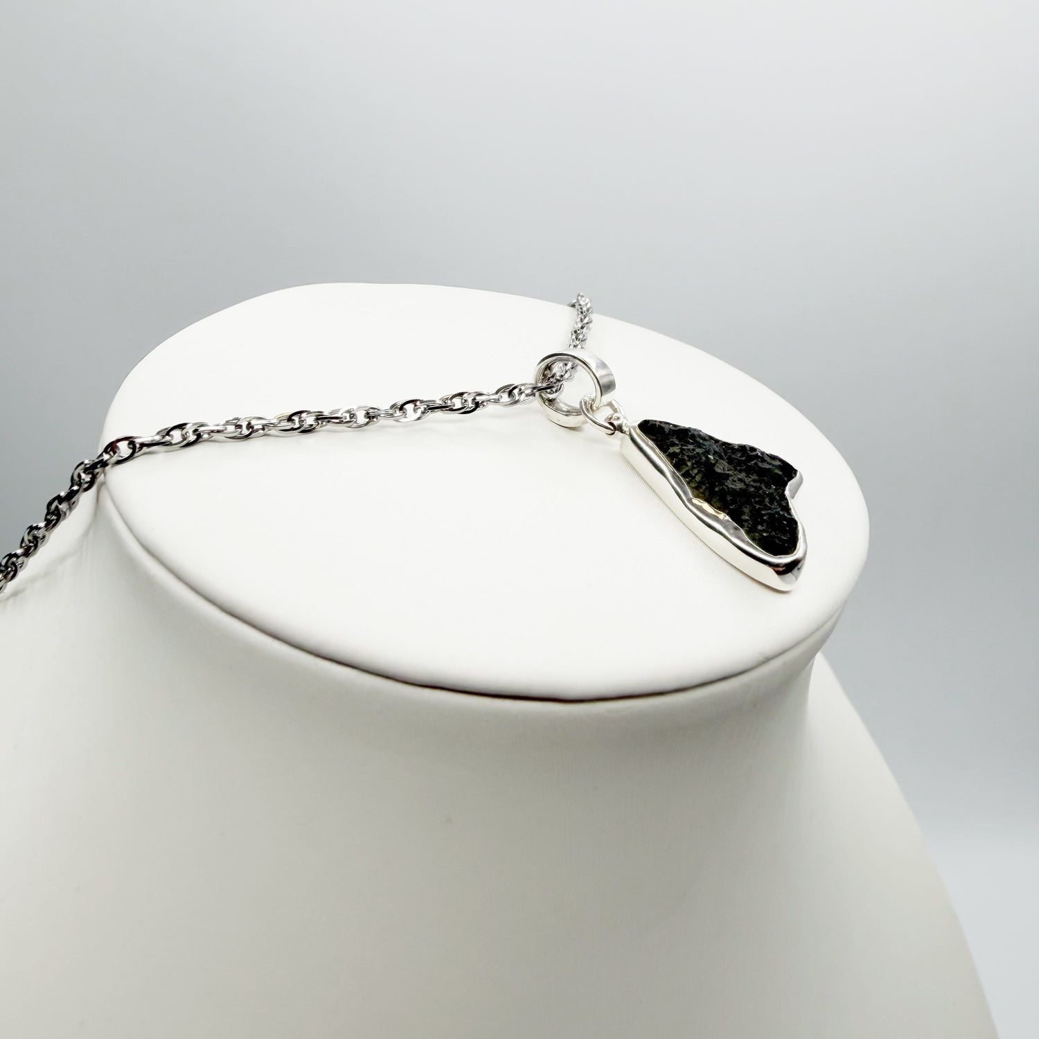 Ciondolo Moldavite Grezza e Argento 925