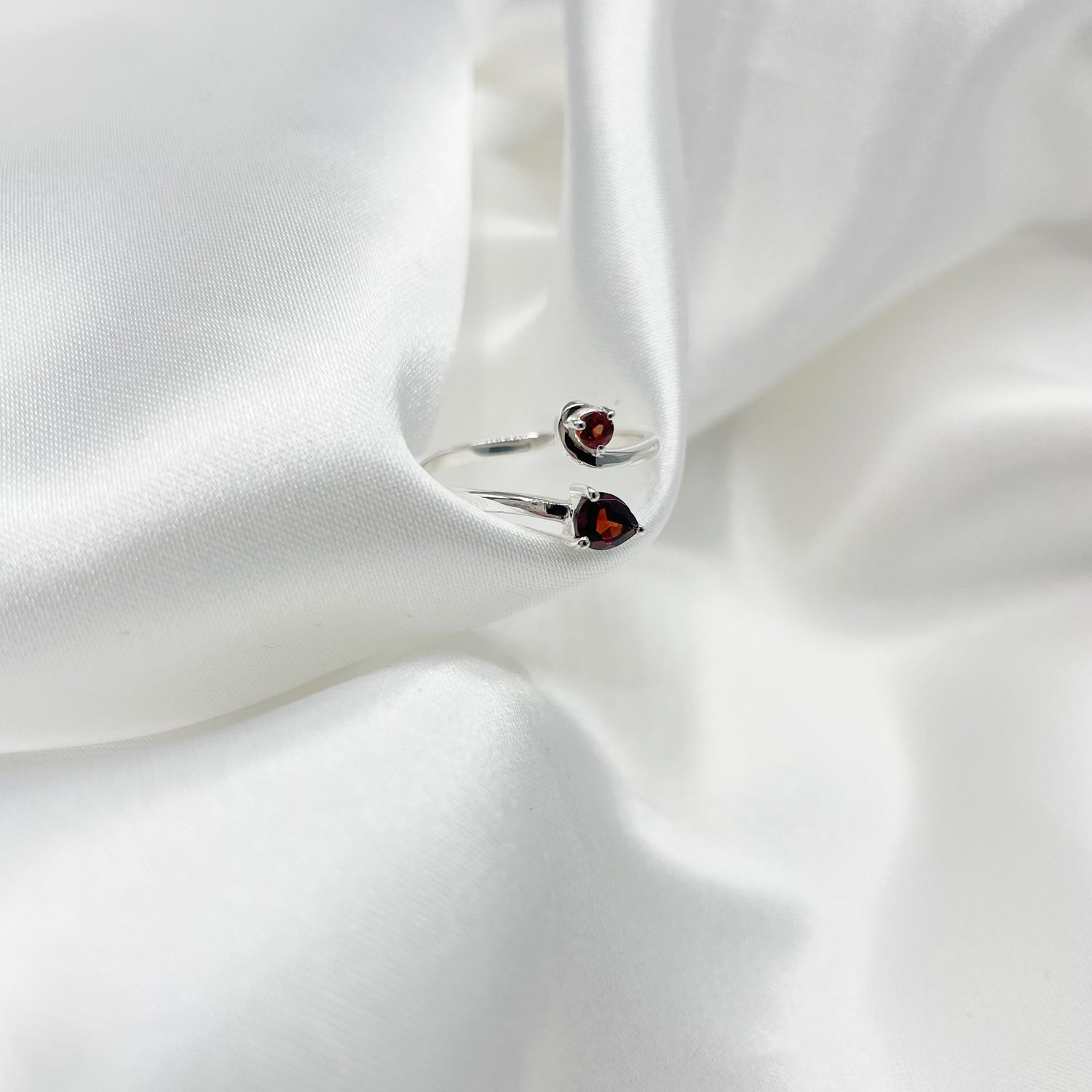 Anello Intreccio Granato e Argento 925