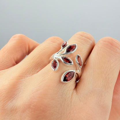 Anello Foglie con Granato e Argento 925