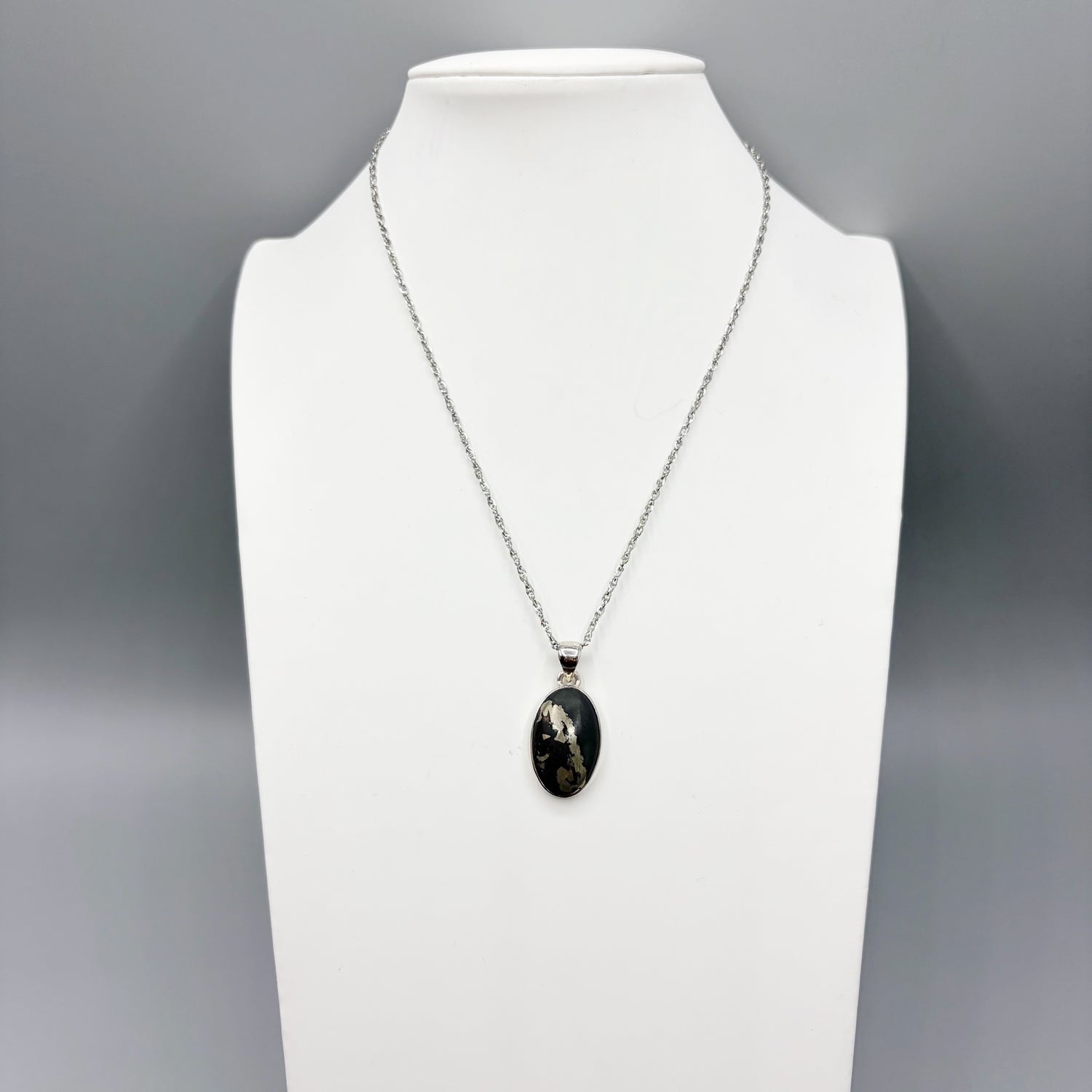Ciondolo Pirite in Basalto - Argento 925 - Ovale