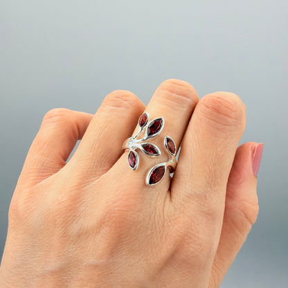 Anello Foglie con Granato e Argento 925