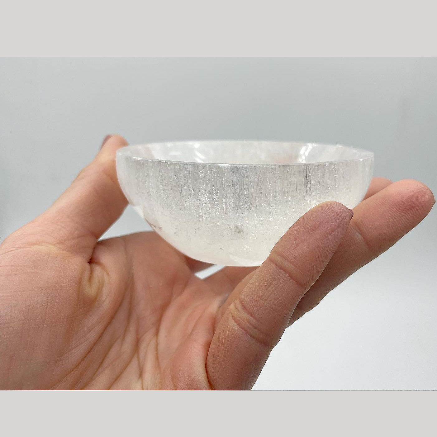 NKlaus Ciotola per selenite esagonale, 10 x 8,5 cm, realizzata a mano, lucida, per la pulizia e la ricarica di gioielli e pietre preziose, ideale per la decorazione e la meditazione NKlaus Ciotola per selenite esagonale, 10 x 8,5 cm, realizzata a mano, lucida, per la pulizia e la ricarica di gioielli e pietre preziose, ideale per la decorazione e la meditazione