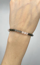 Carica l&#39;immagine nel visualizzatore di Gallery, Bracciale dell&#39;Abbondanza (Pirite, Labradorite, Quarzo Rosa)
